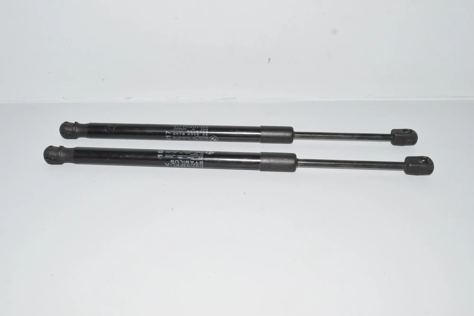 Front Left Bonnet Strut – OEM 7225517 · BMW 3 Coupe (E92) BMW 3 Coupe (E92) 2008