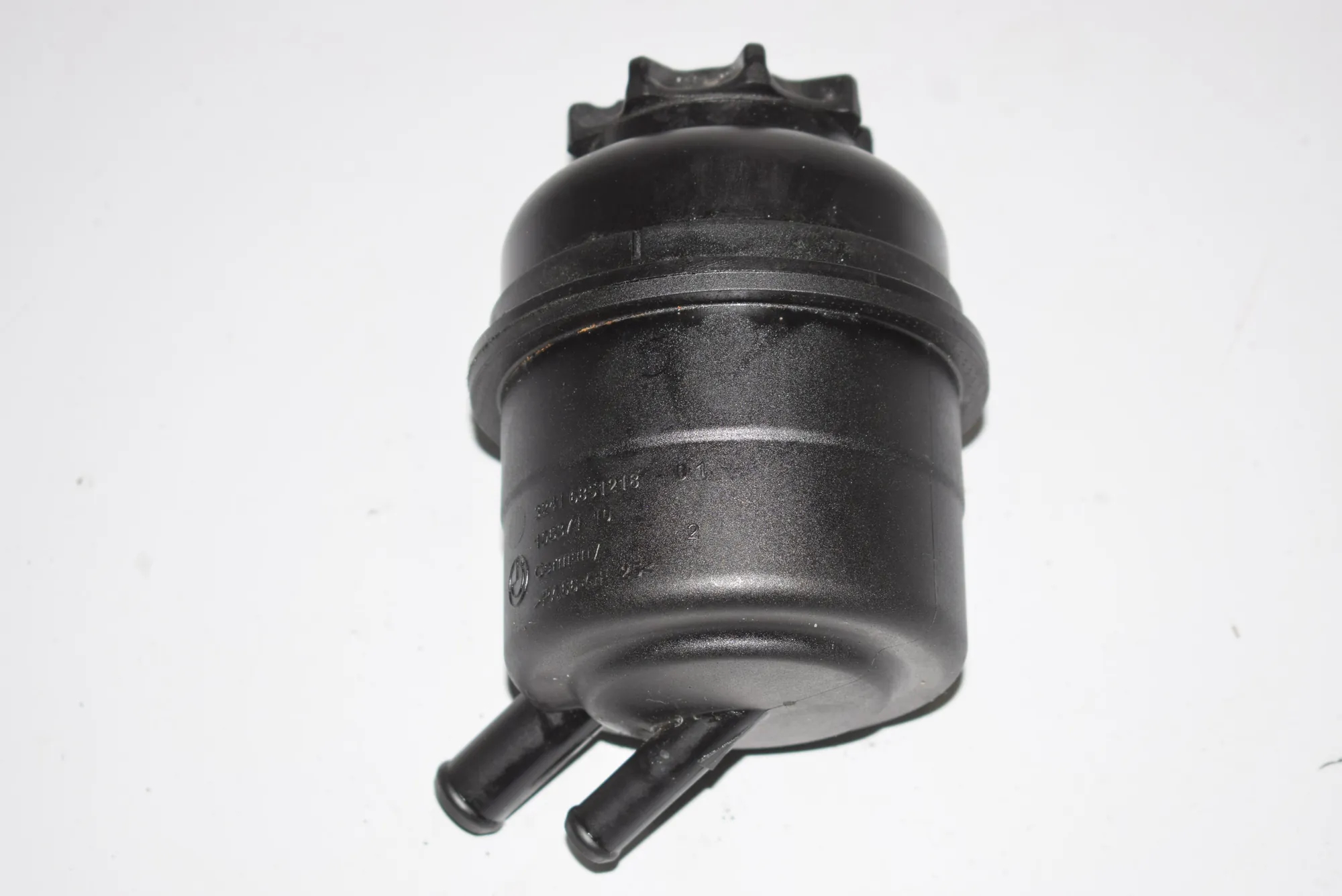 Power Steering Pump Tank – OEM 6851218 · BMW 3 Cabrio (E93) BMW 3 Cabrio (E93) 2010 – 4