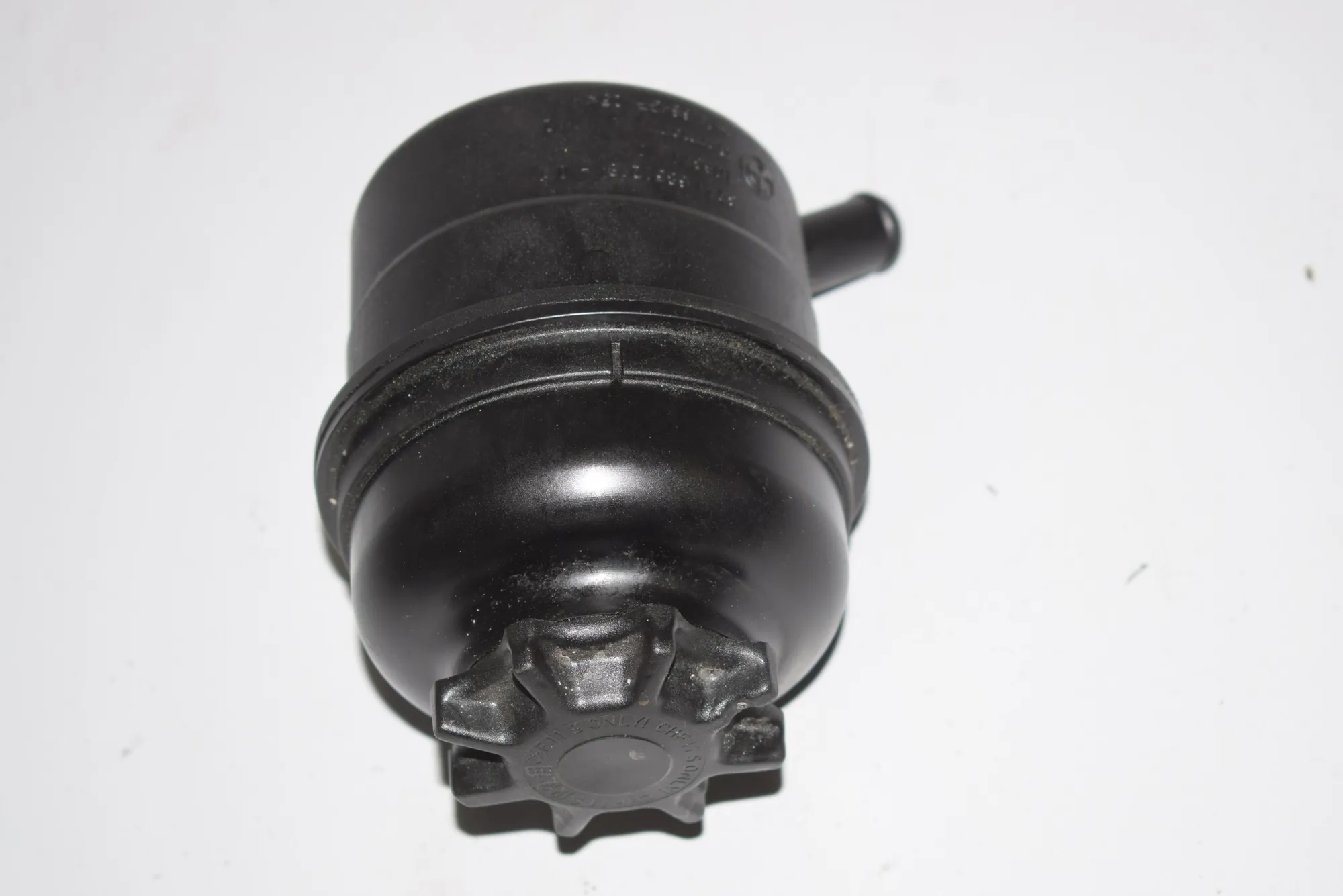 Power Steering Pump Tank – OEM 6851218 · BMW 3 Cabrio (E93) BMW 3 Cabrio (E93) 2010 – 3