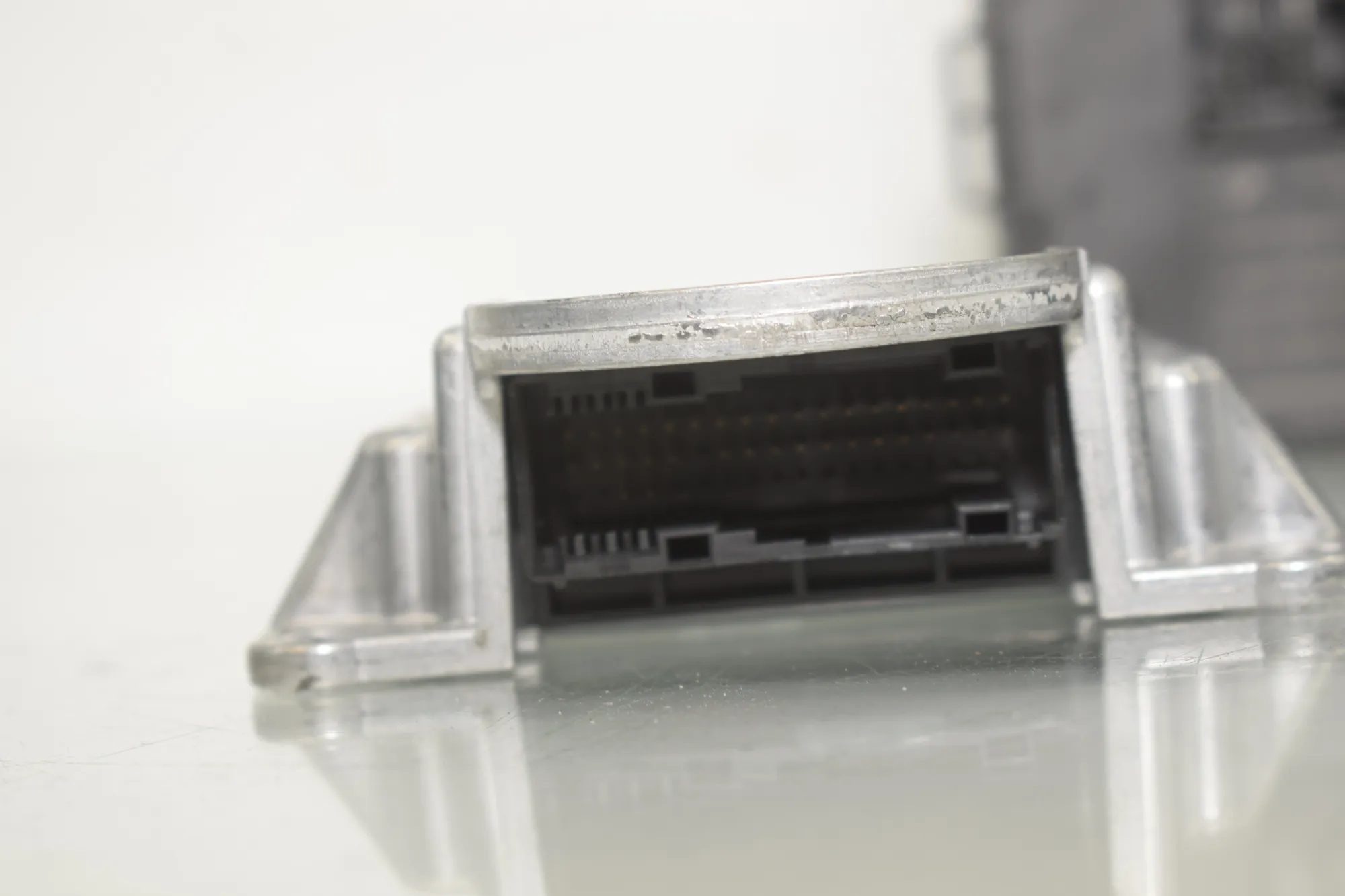 SRS Control Unit – OEM 6863433 · BMW 3 Touring (F31) 330 d 2013 – 5