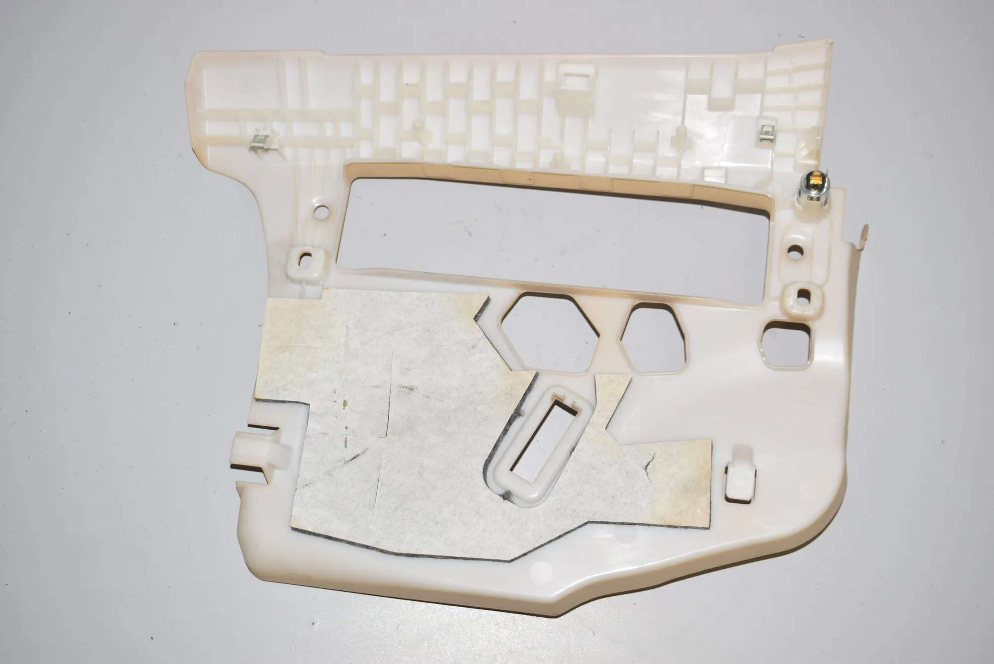 Other Interior Parts – OEM 9218558 · BMW 3 (F30, F80) BMW 3 (F30, F80) 2012 – 2