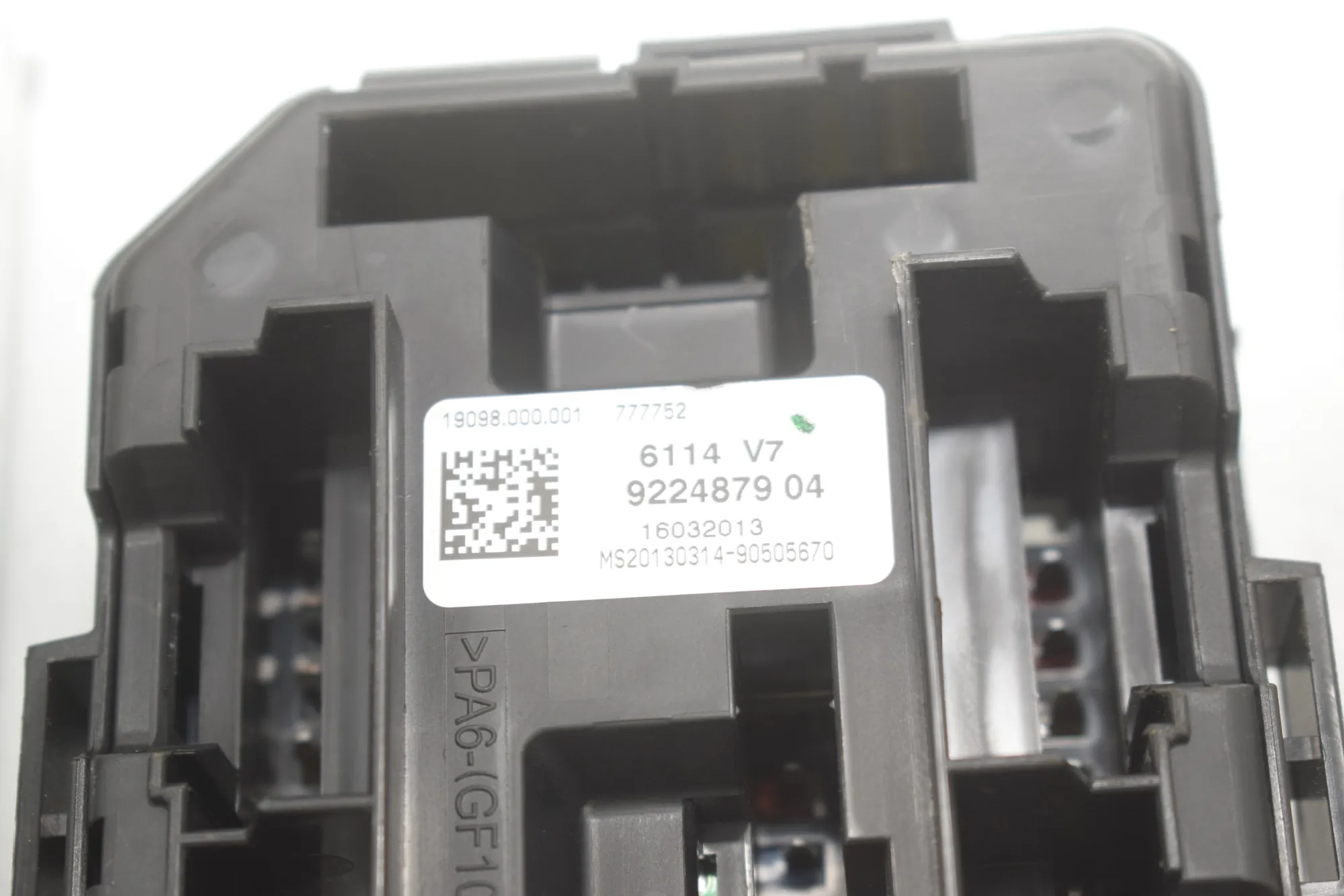 Fuse Box – OEM 9261110 · BMW 3 Touring (F31) 330 d 2013 – 5