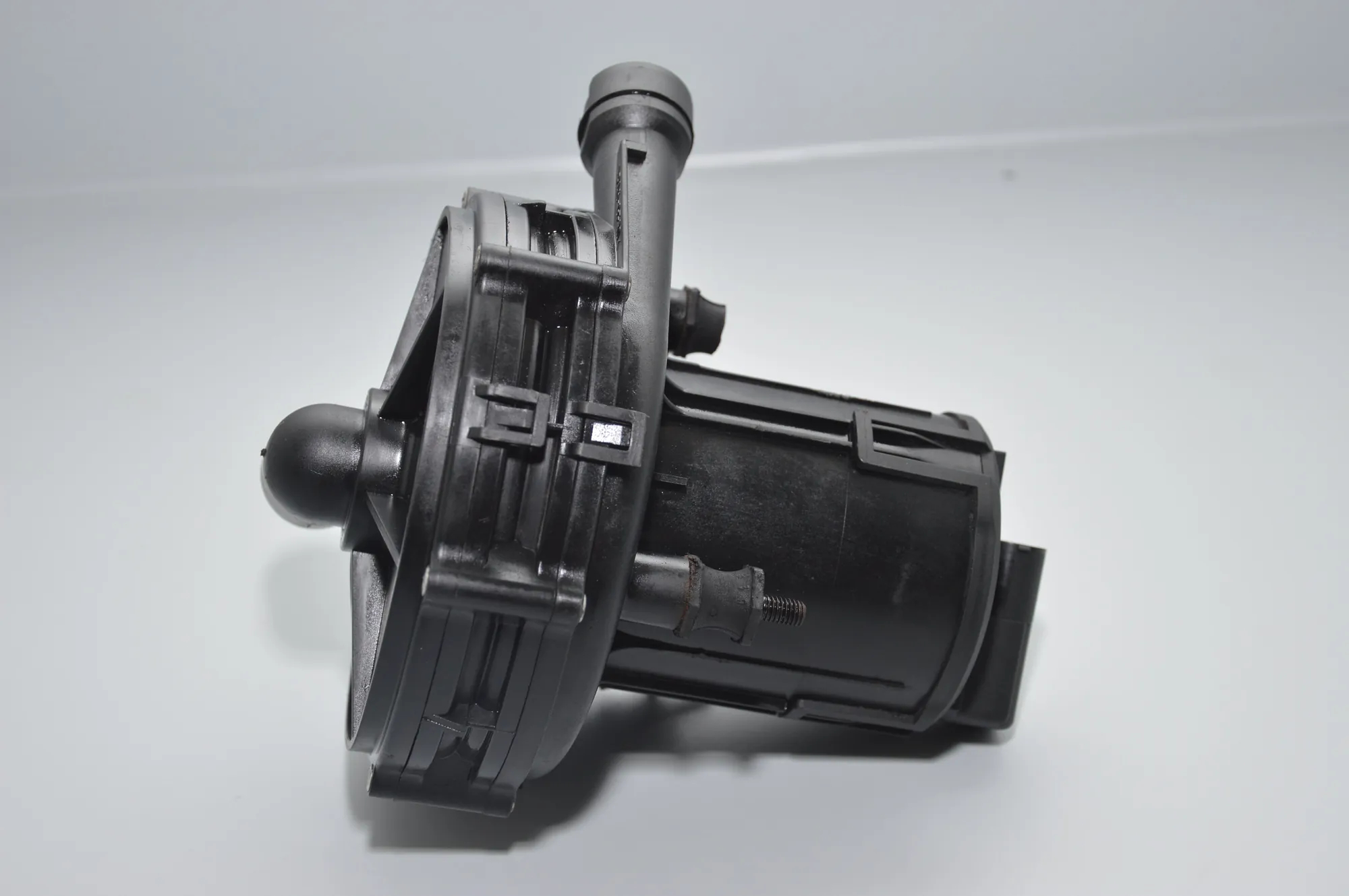 Other Engine Compartment Parts – OEM 1437910 · BMW X5 (E53) 4.4 i 2002 – 6
