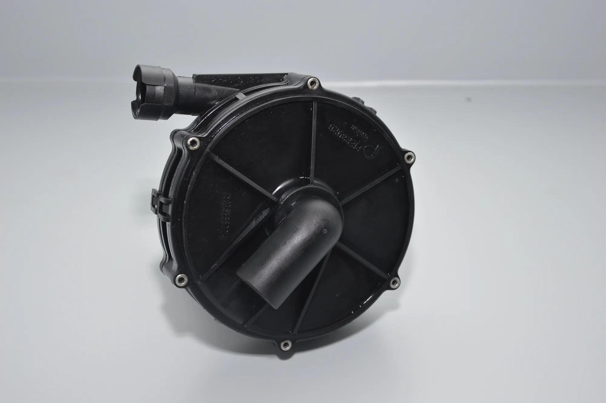 Other Engine Compartment Parts – OEM 1437910 · BMW X5 (E53) 4.4 i 2002 – 2