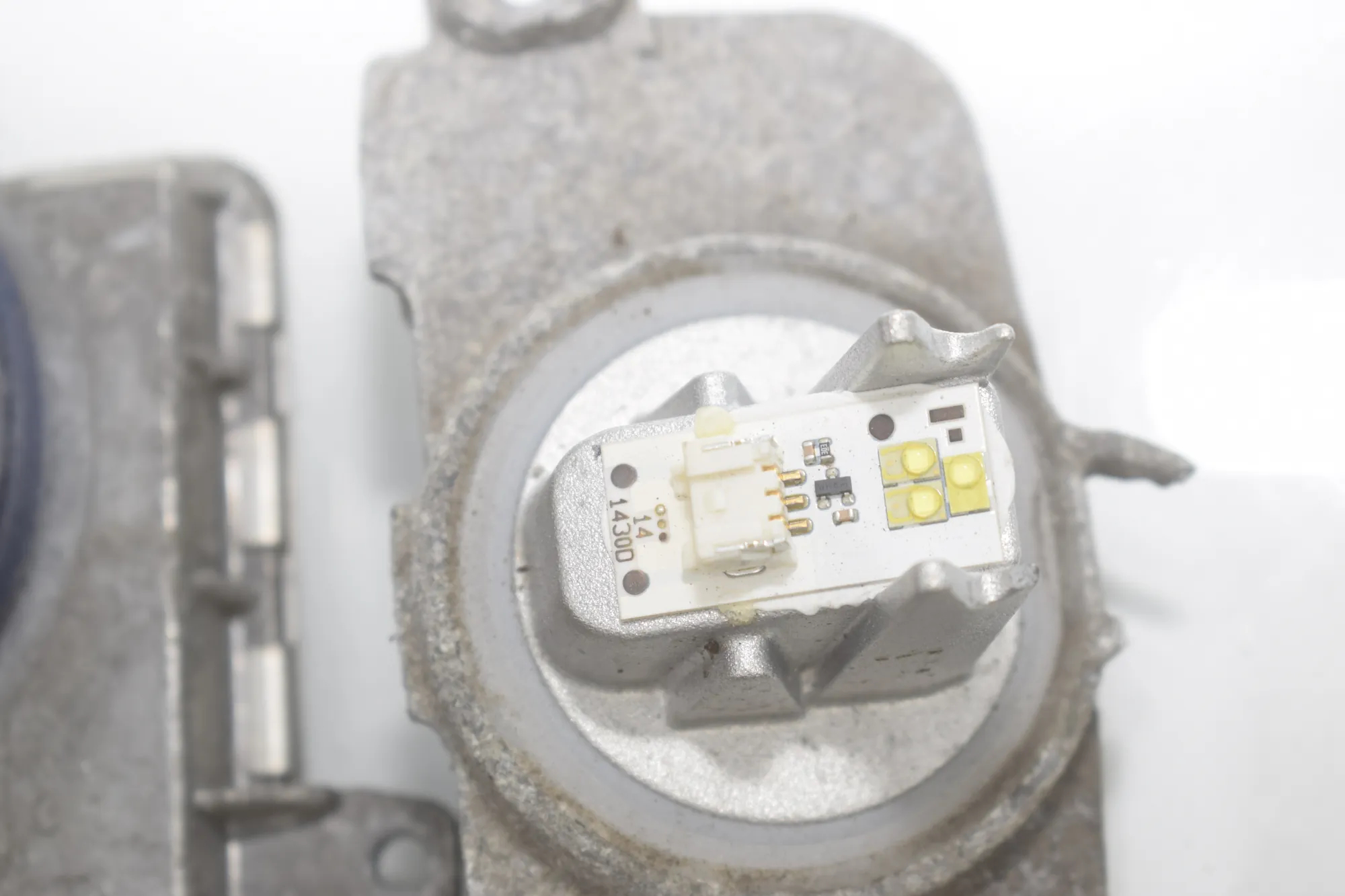 LED Lights Control Unit – OEM 7296090 · BMW 3 Touring (F31) 330 d 2013 – 4