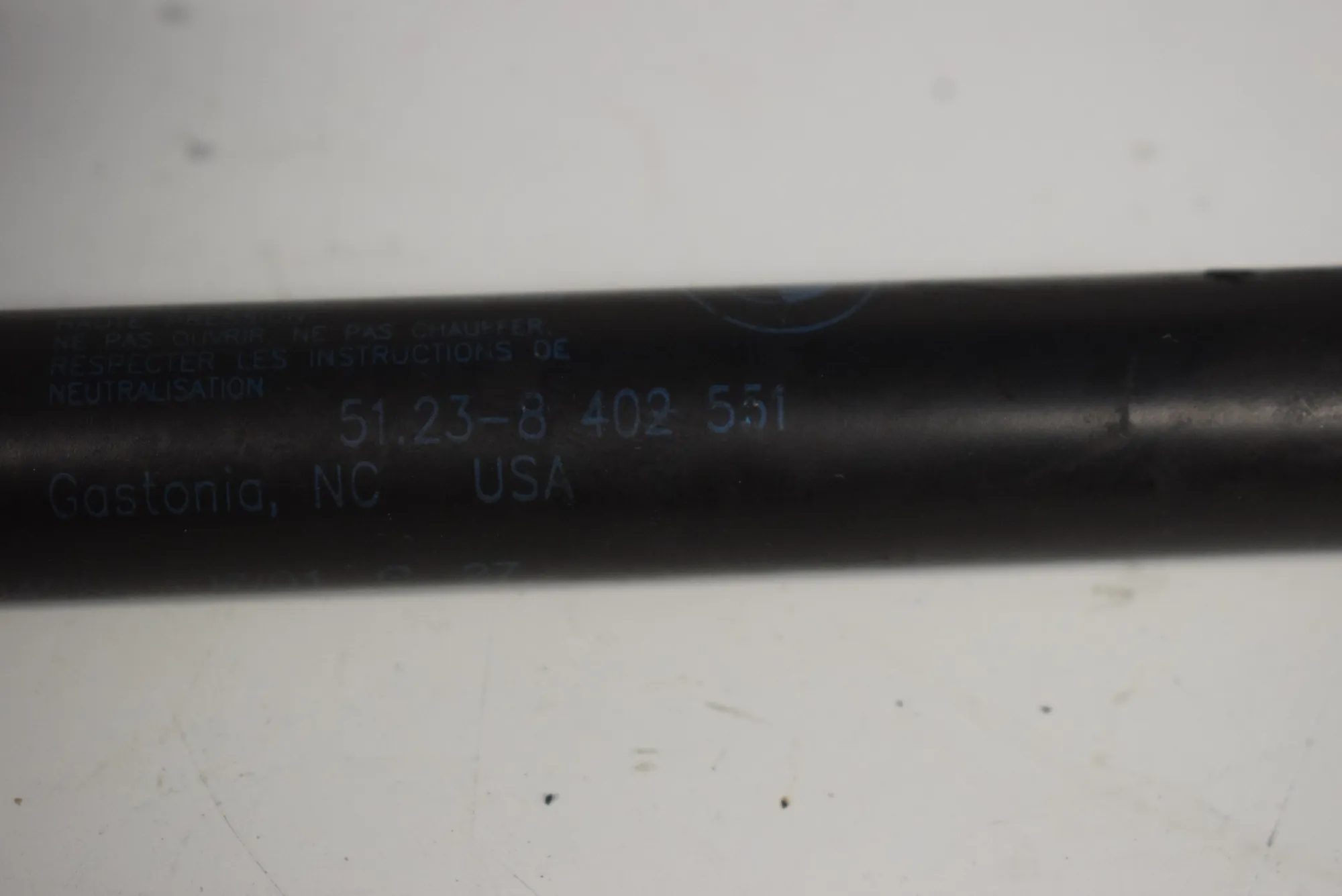 Front Right Bonnet Strut – OEM 8402551 · BMW X5 (E53) 4.4 i 2001 – 3