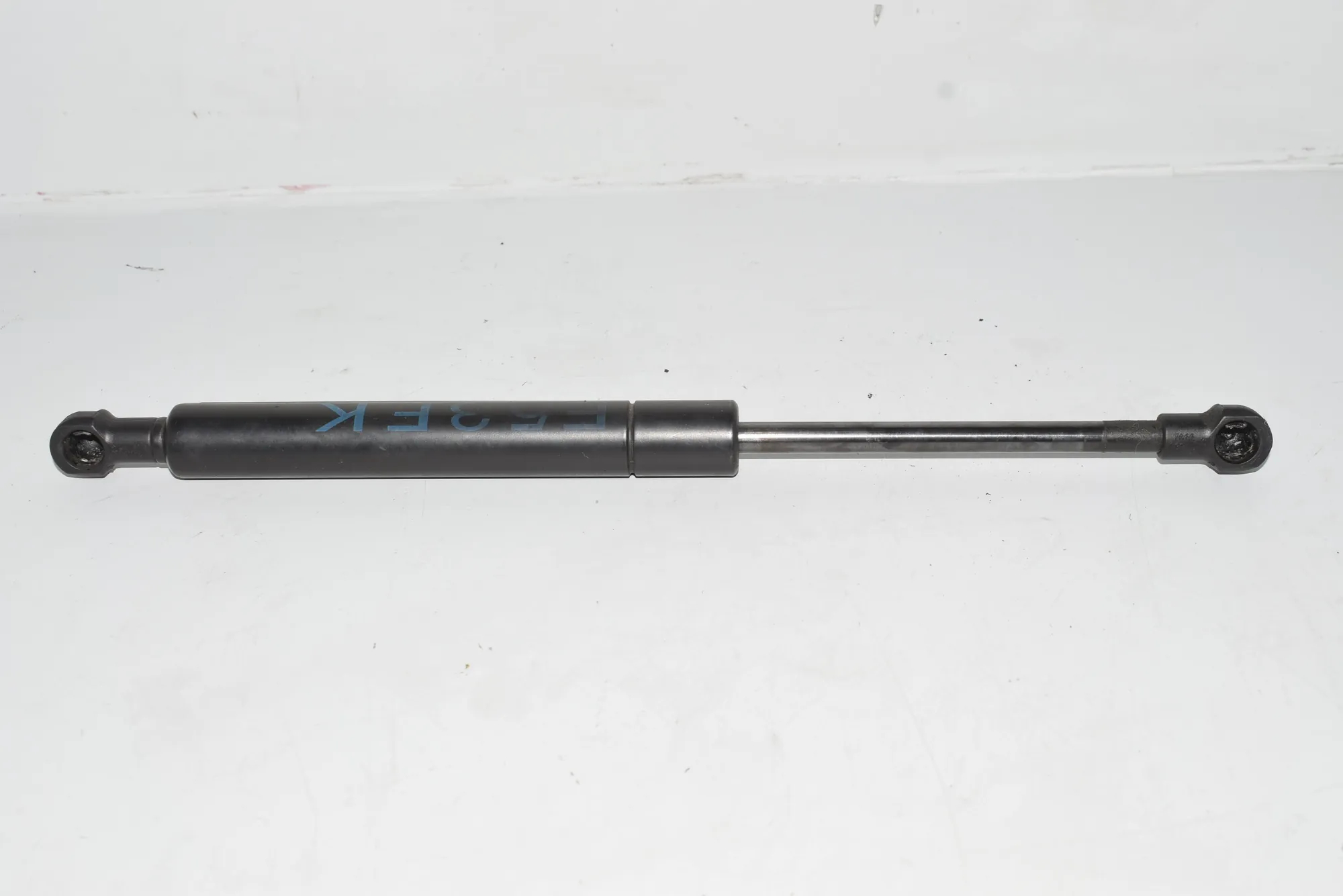 Front Right Bonnet Strut – OEM 8402551 · BMW X5 (E53) 4.4 i 2001 – 2