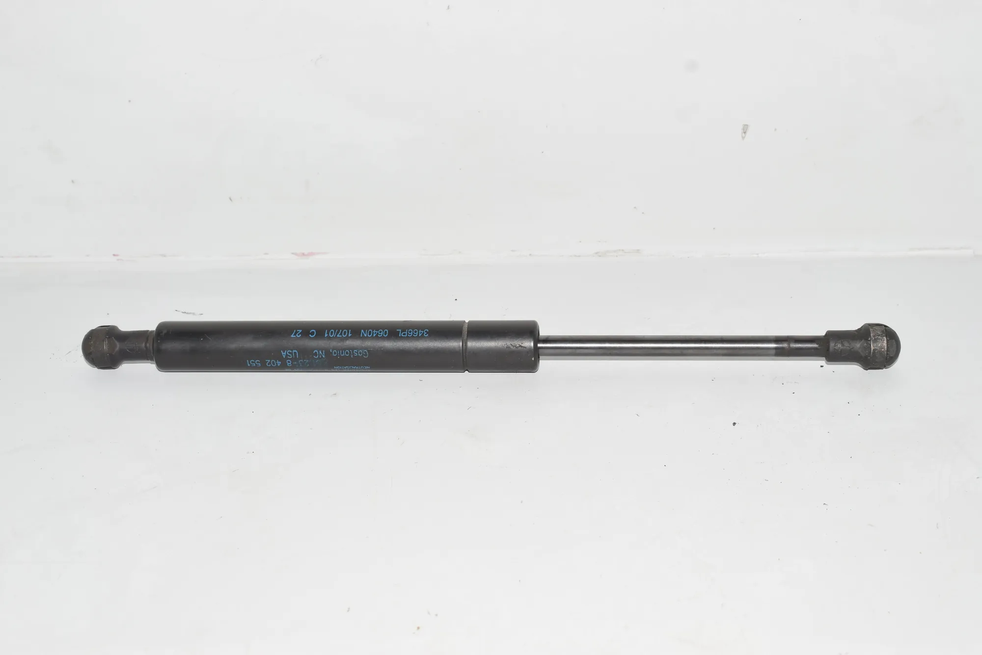 Front Left Bonnet Strut – OEM 8402551 · BMW X5 (E53) 4.4 i 2001 – 4