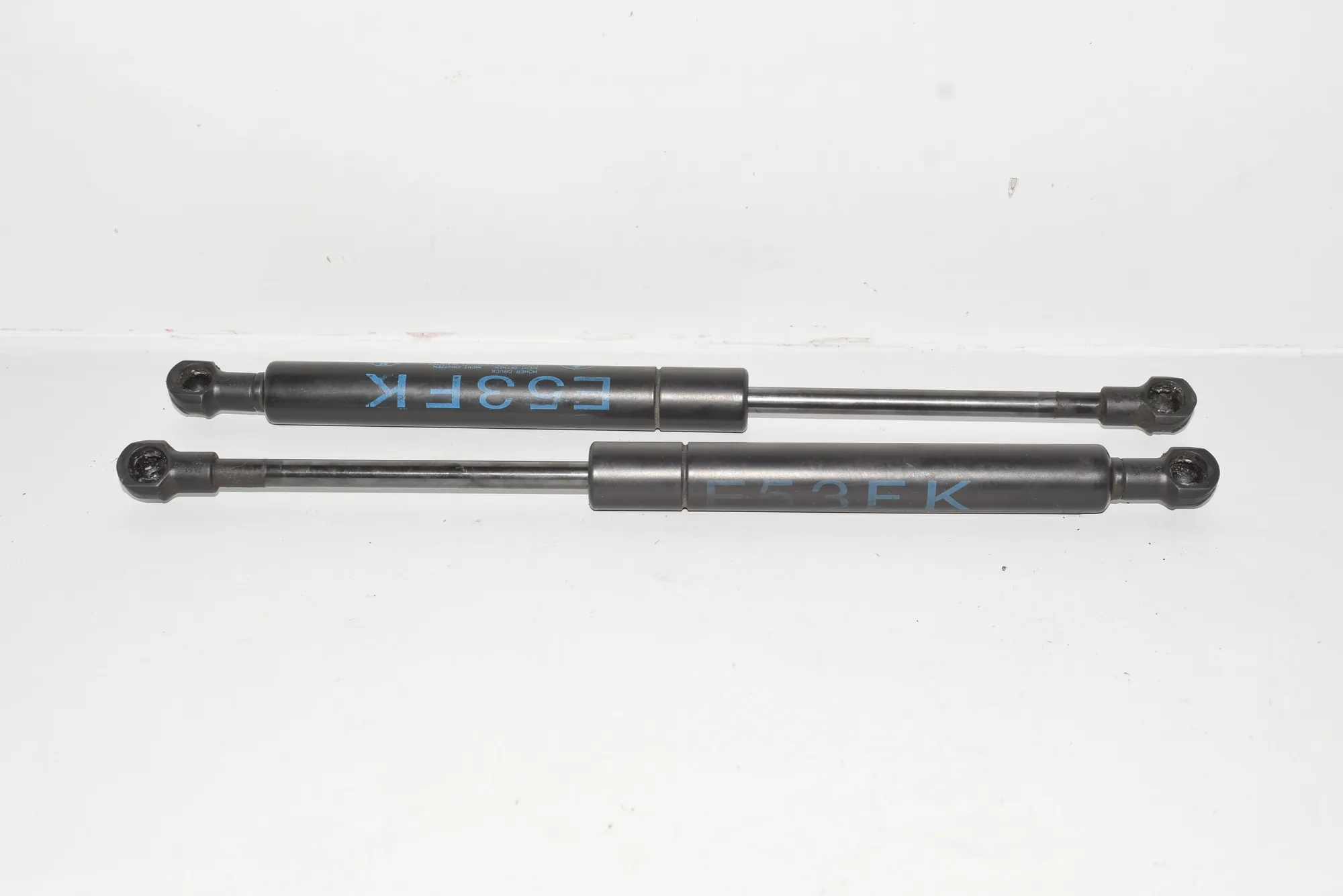 Front Left Bonnet Strut – OEM 8402551 · BMW X5 (E53) 4.4 i 2001