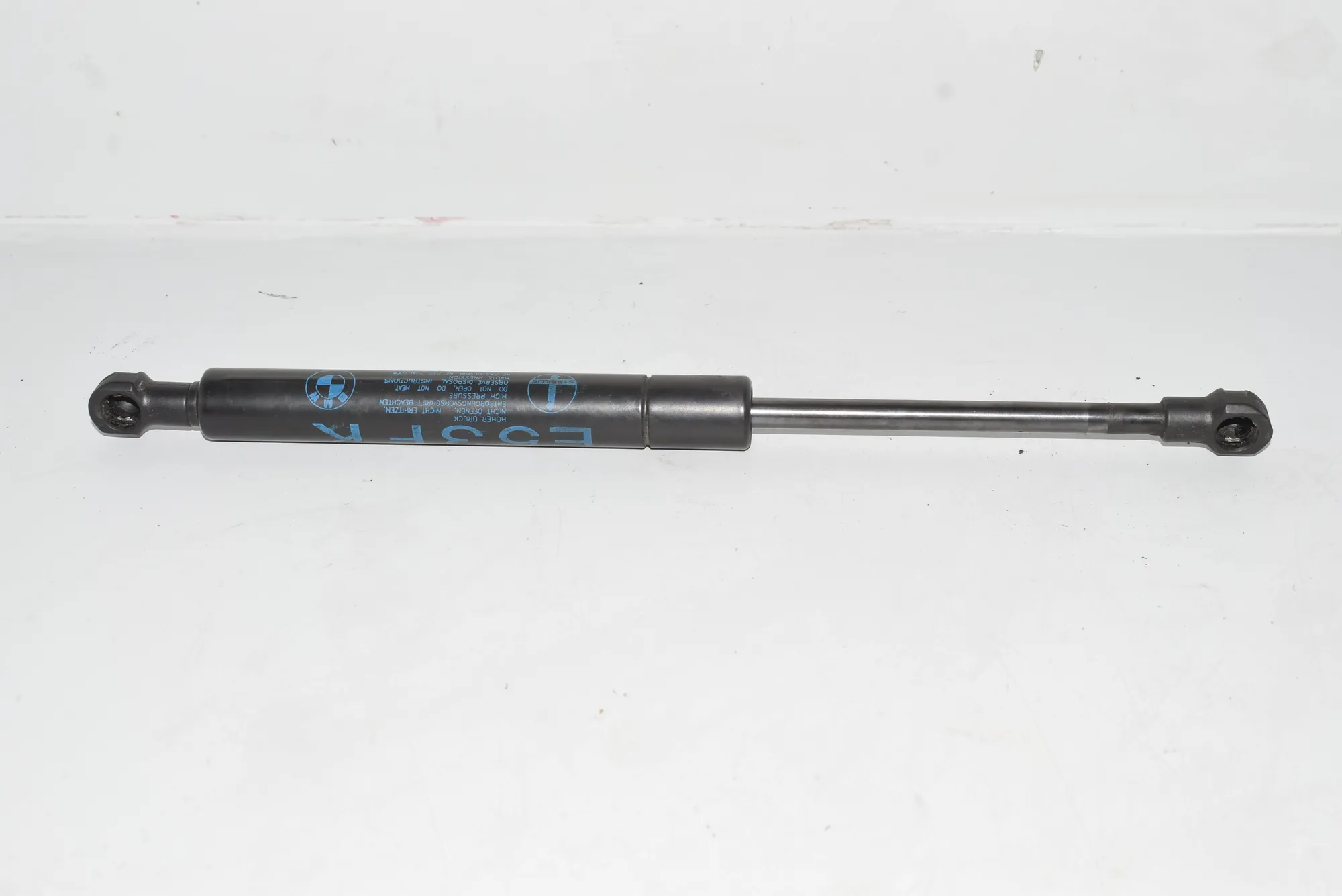 Front Left Bonnet Strut – OEM 8402551 · BMW X5 (E53) 4.4 i 2001 – 3