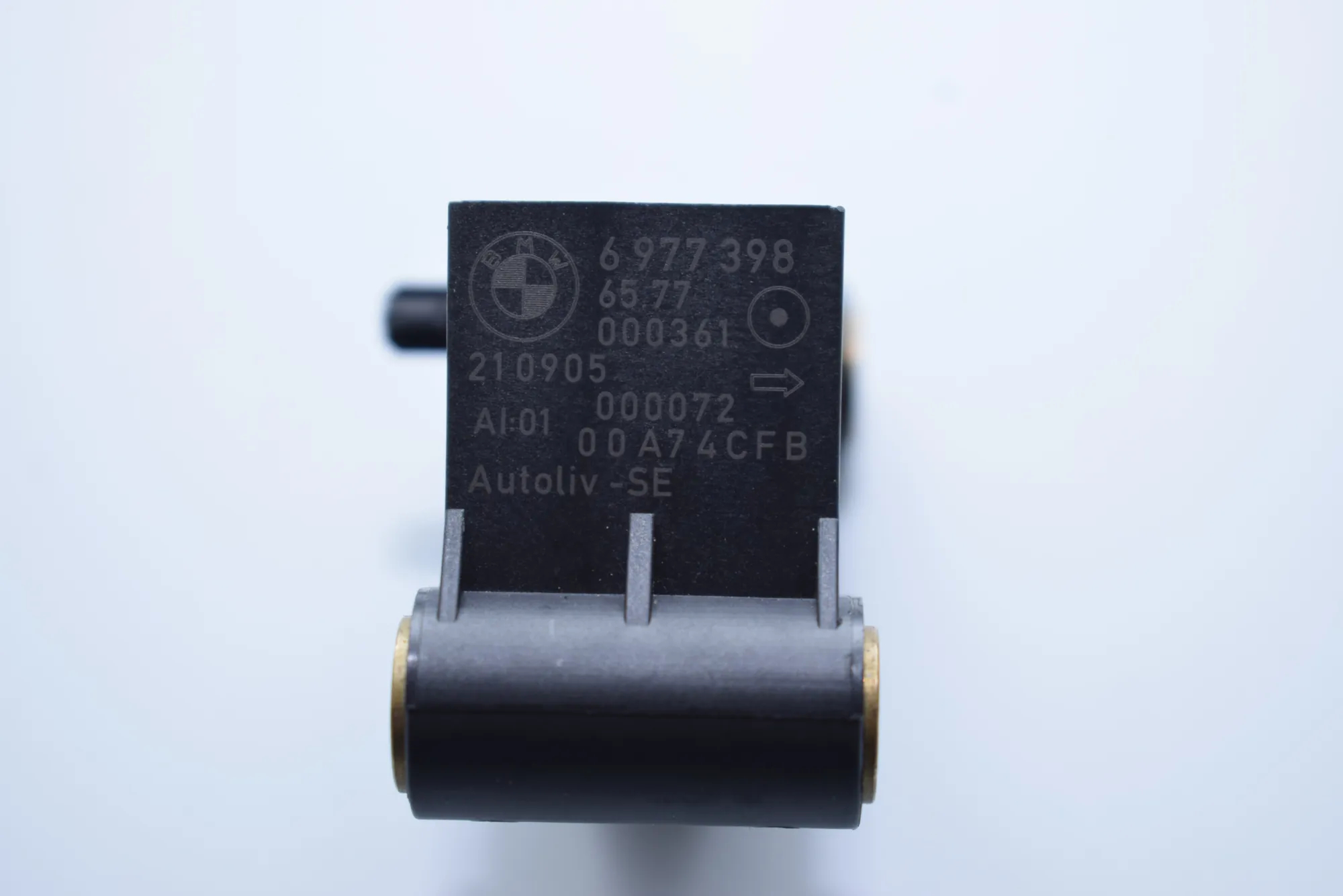 Front Left Impact Sensor – OEM 6977398 · BMW 5 (E60) 523 i 2005 – 5