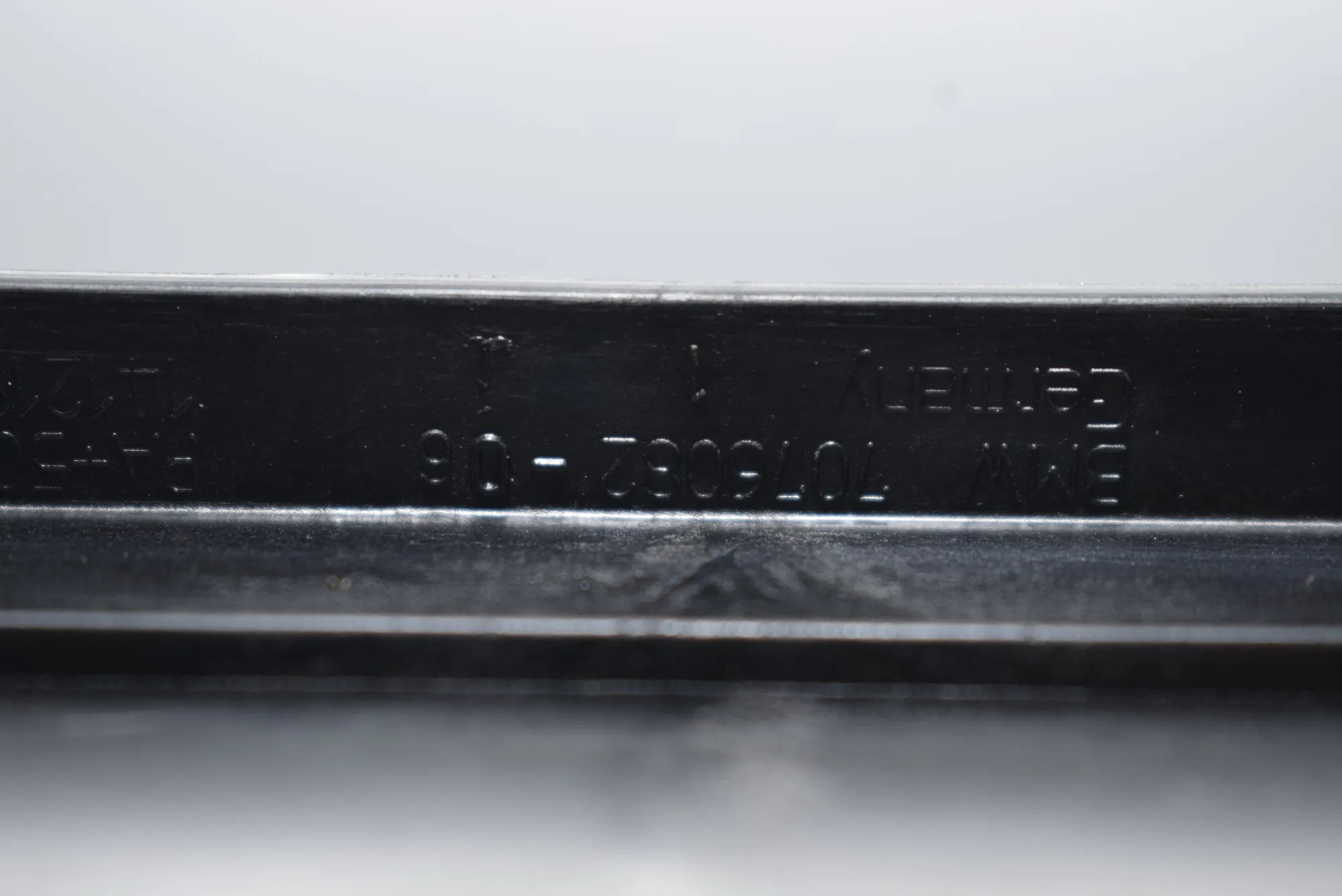 Other Interior Parts – OEM 7076082 · BMW 5 (E60) 523 i 2005 – 6