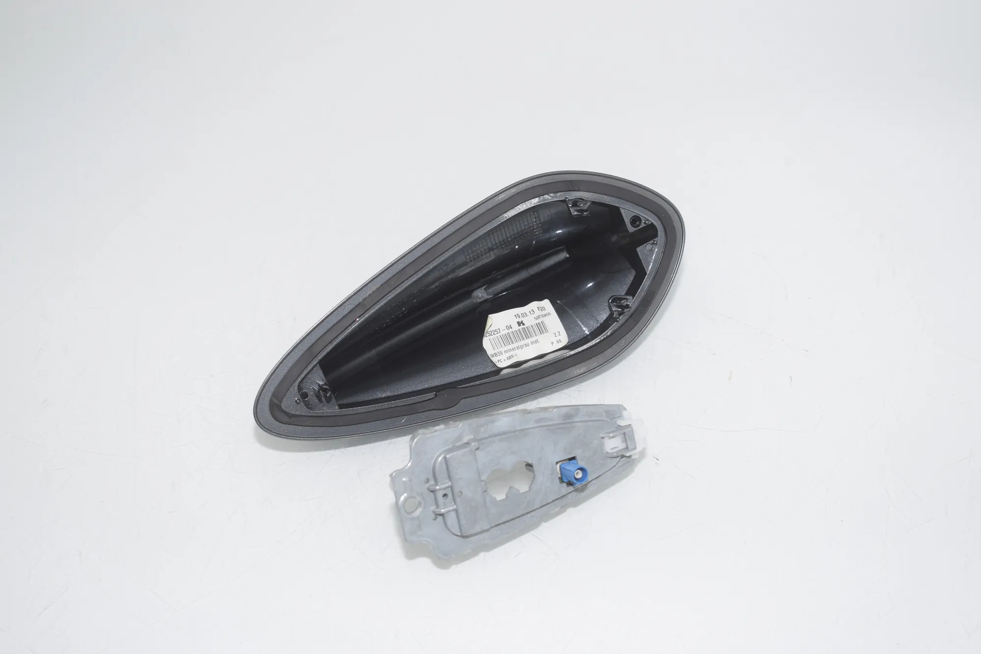 Antenna Trim – OEM 9252257 · BMW 3 Touring (F31) 330 d 2013 – 3