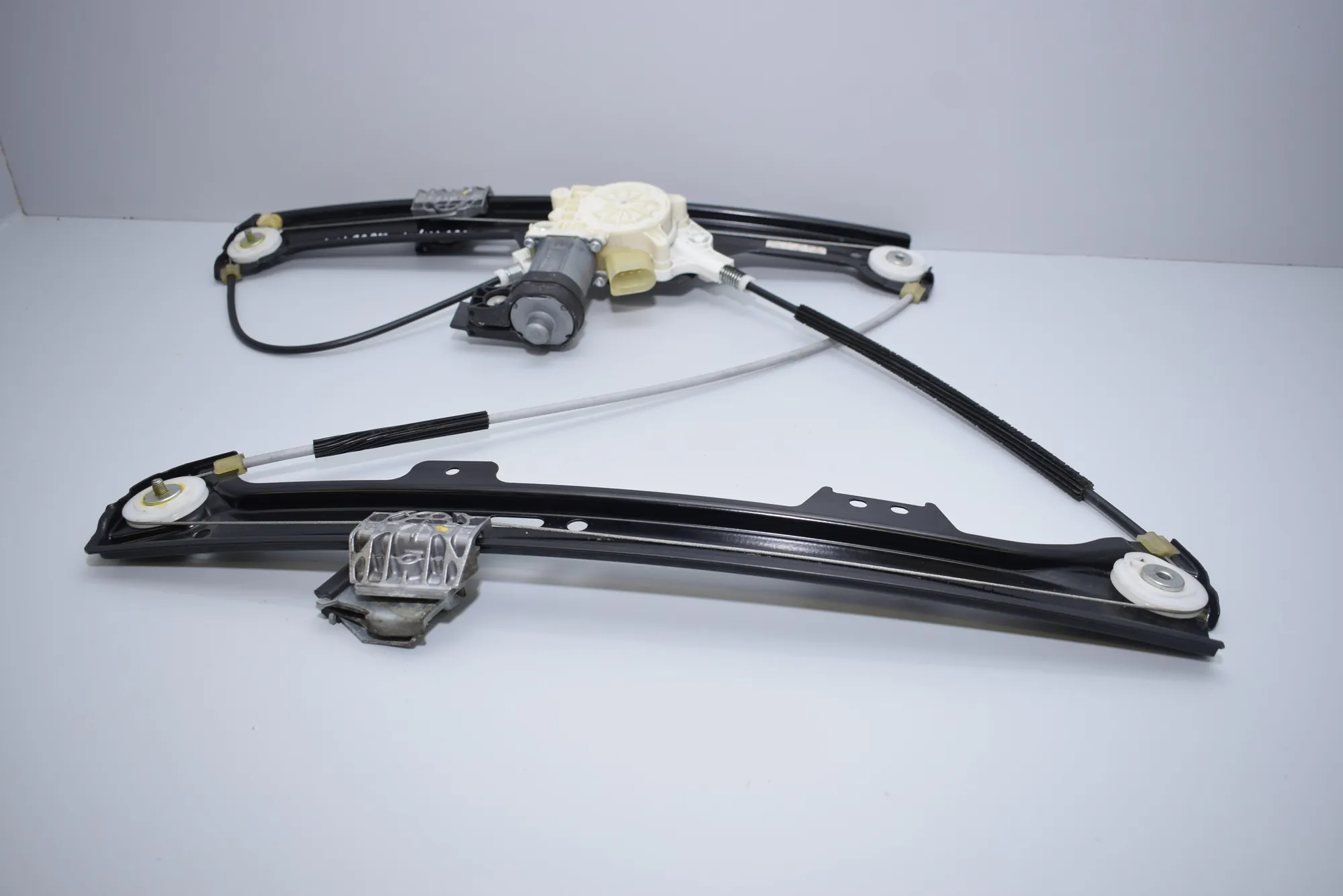 Front Left Door Window Regulator – OEM 7184741 · BMW 5 (E60) 523 i 2005