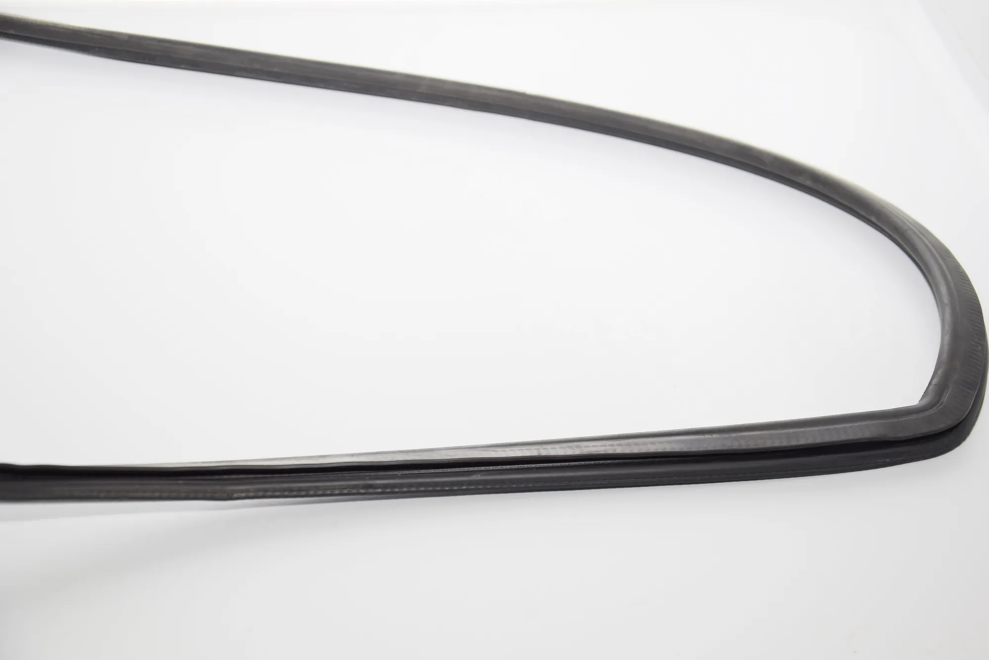 Tailgate Rubber Seal – OEM 7311995 · BMW i3 (I01) Hybrid 2017 – 4