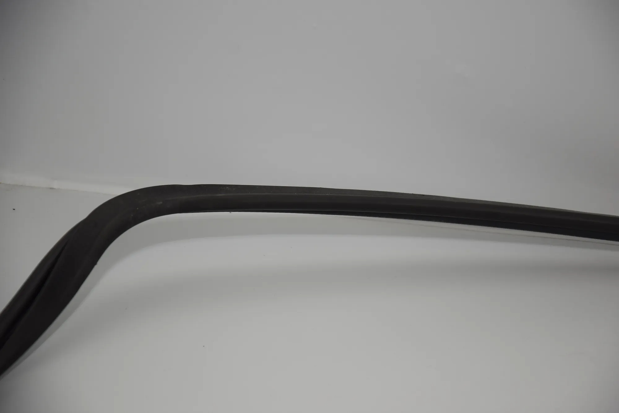 Tailgate Rubber Seal – OEM 7311995 · BMW i3 (I01) Hybrid 2017 – 2