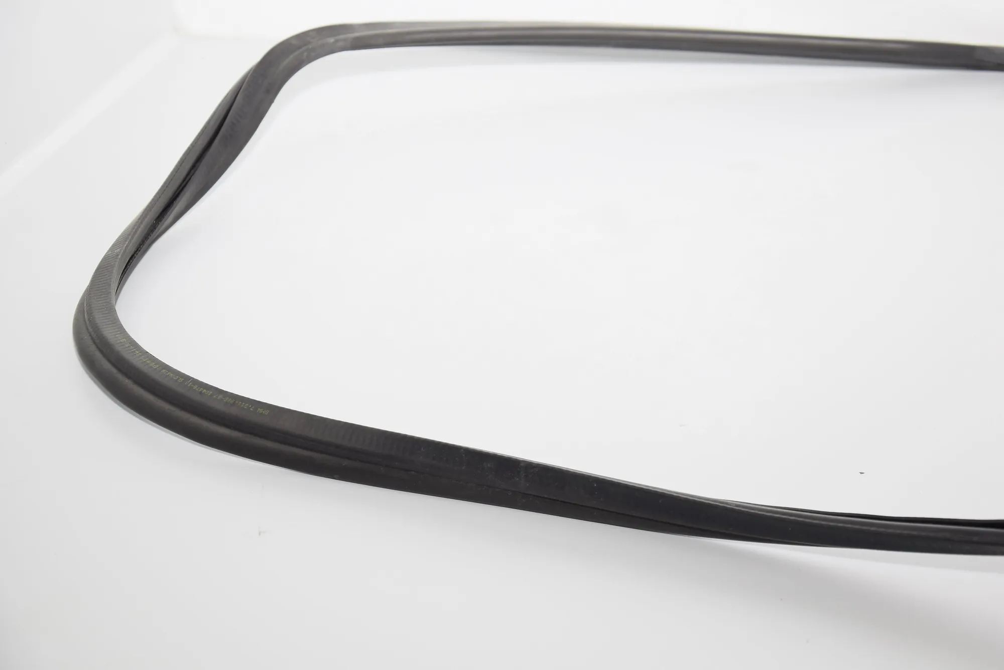 Tailgate Rubber Seal – OEM 7311995 · BMW i3 (I01) Hybrid 2017 – 5