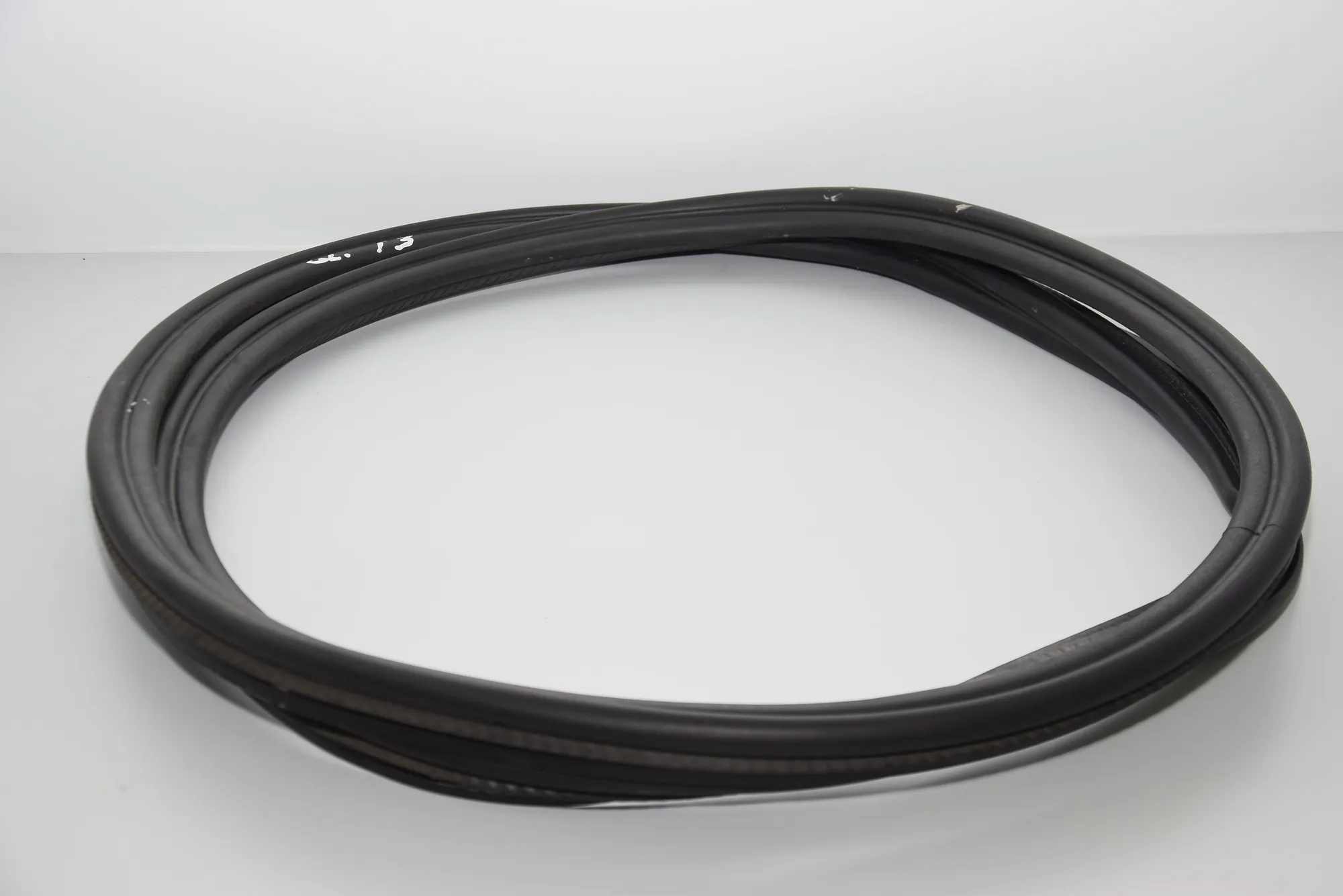 Tailgate Rubber Seal – OEM 7296906 · BMW i3 (I01) Hybrid 2017