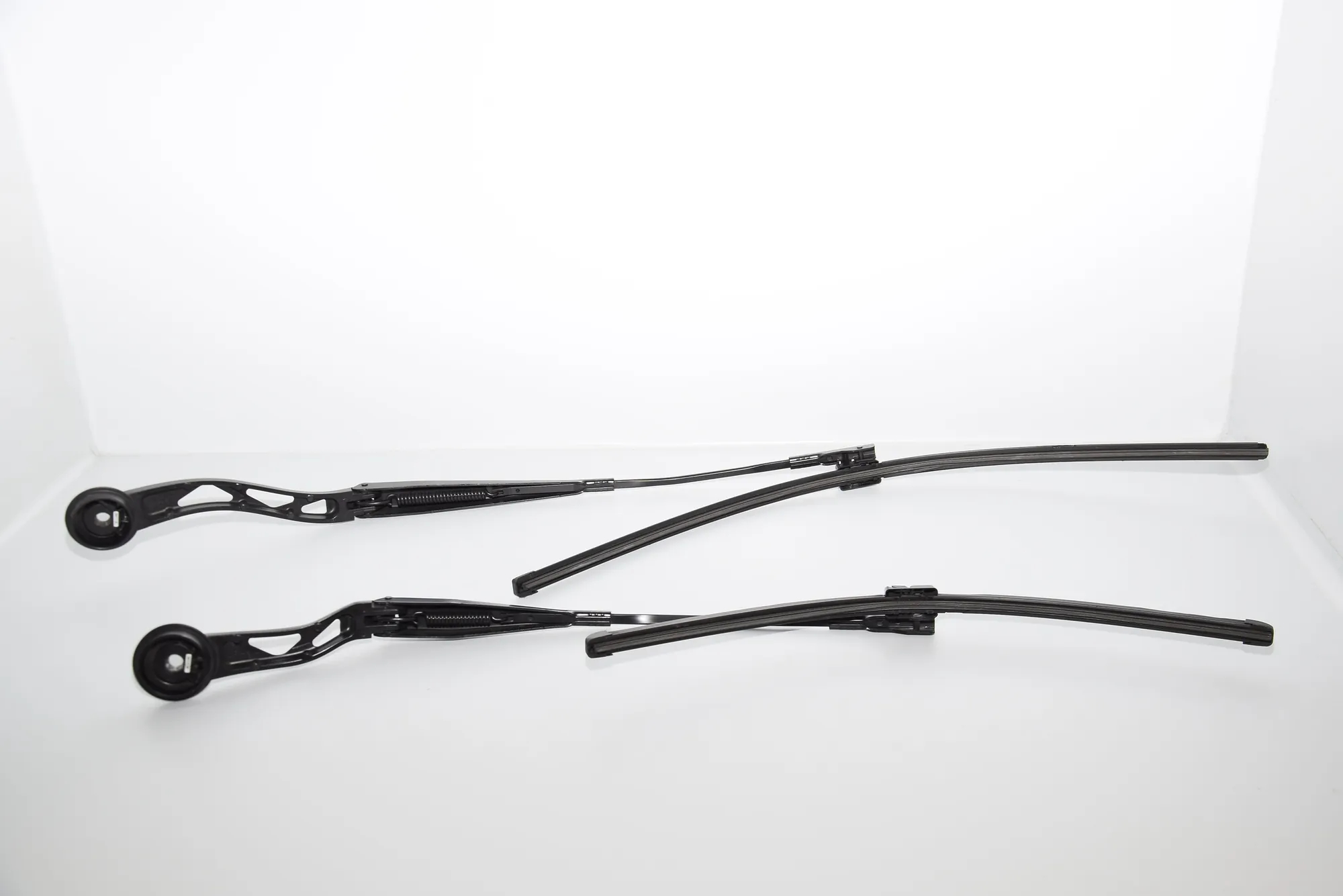 Front Wiper Arms – OEM 7322167 · BMW i3 (I01) Hybrid 2017 – 5