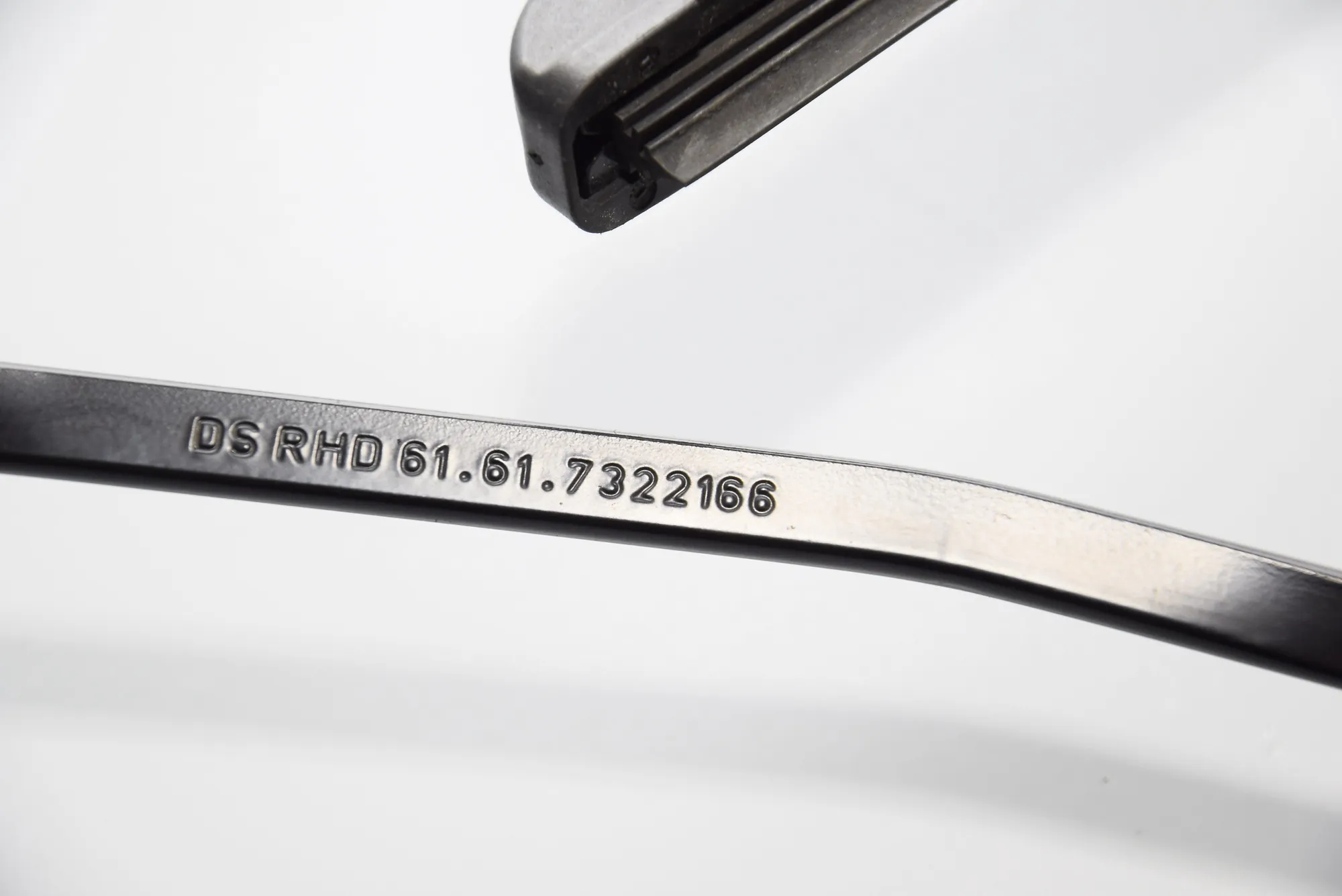 Front Wiper Arms – OEM 7322167 · BMW i3 (I01) Hybrid 2017 – 8