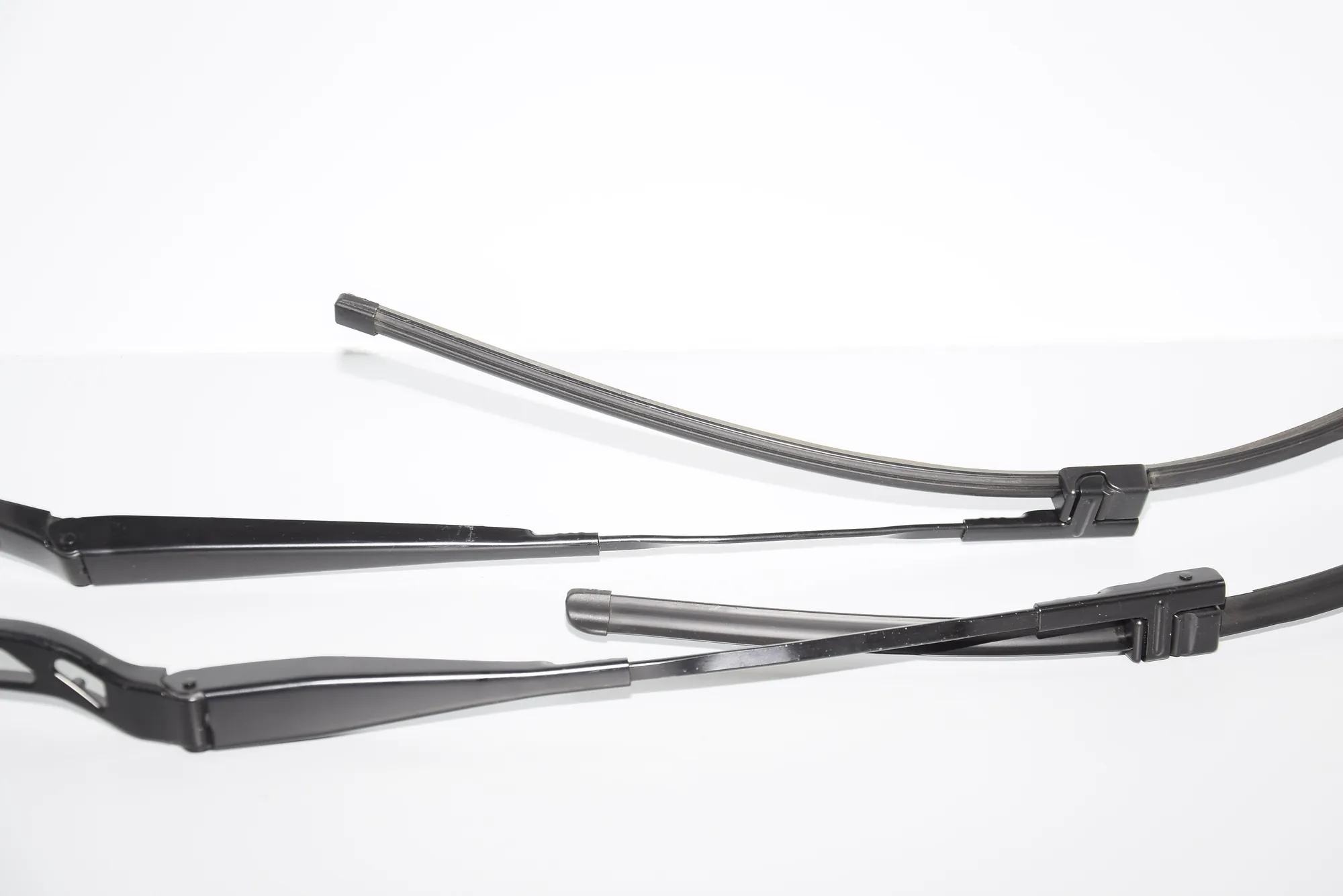 Front Wiper Arms – OEM 7322167 · BMW i3 (I01) Hybrid 2017 – 3