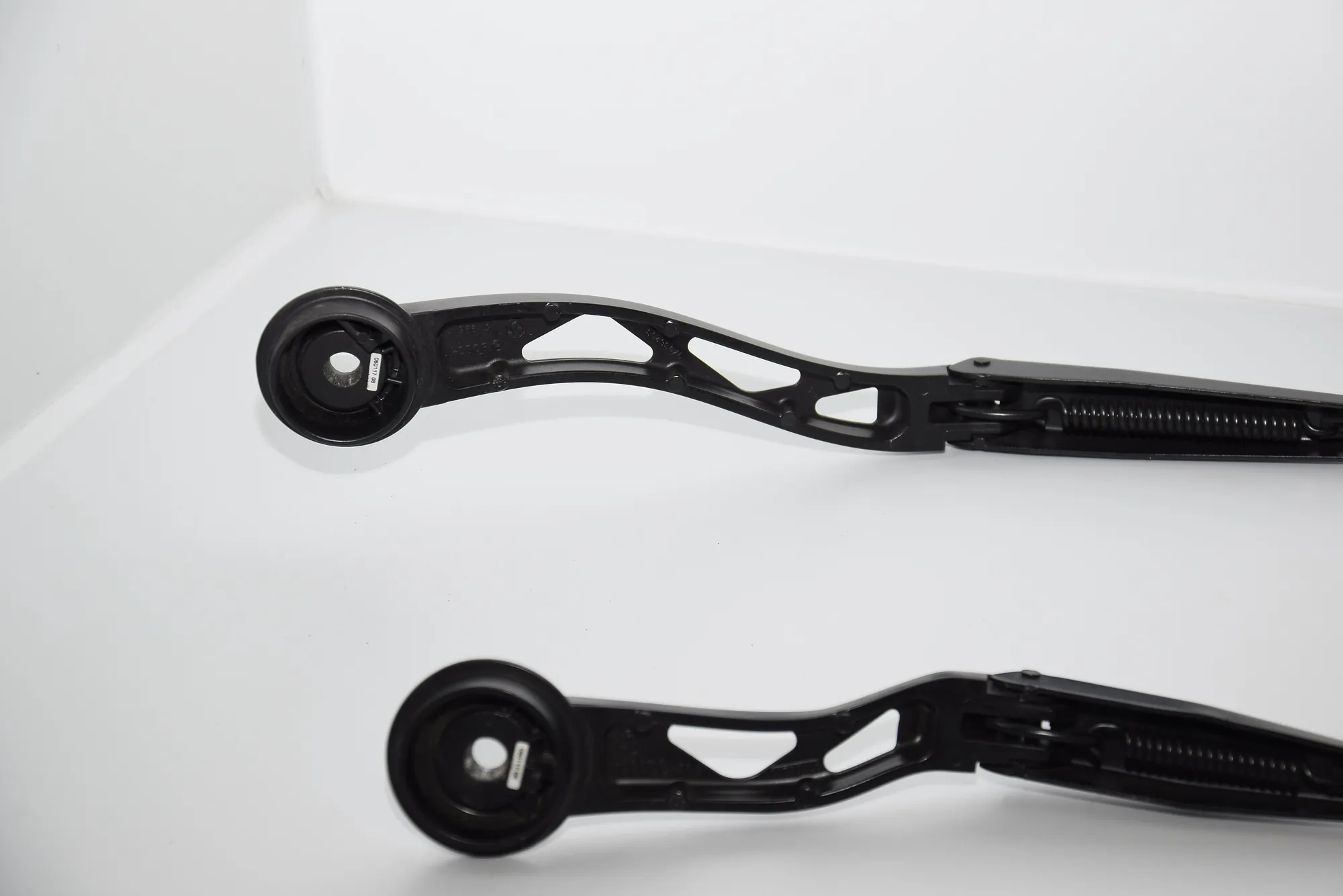 Front Wiper Arms – OEM 7322167 · BMW i3 (I01) Hybrid 2017 – 6