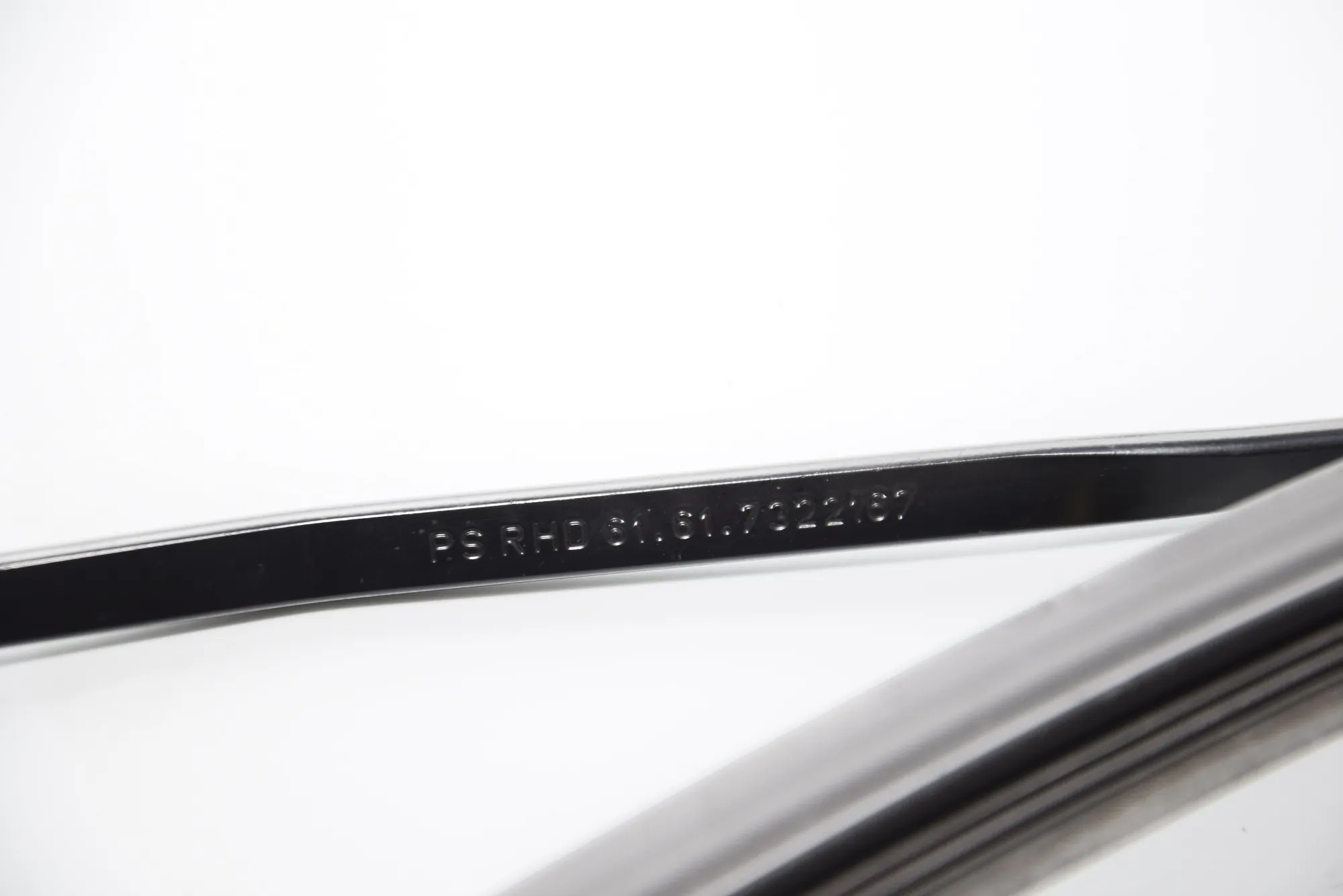 Front Wiper Arms – OEM 7322167 · BMW i3 (I01) Hybrid 2017 – 7