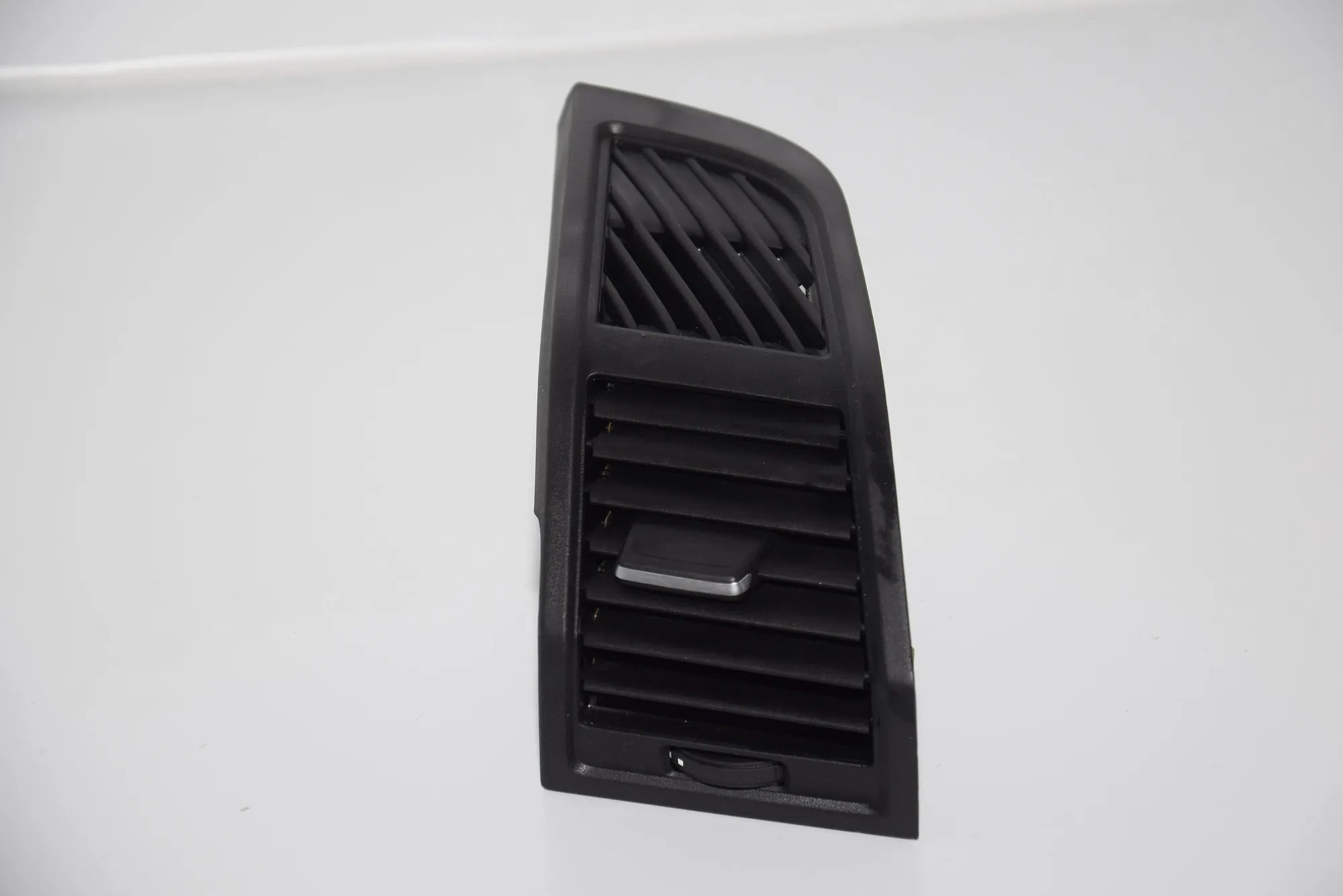 Dashboard Air Vents – OEM 9283002 · BMW i3 (I01) Hybrid 2017