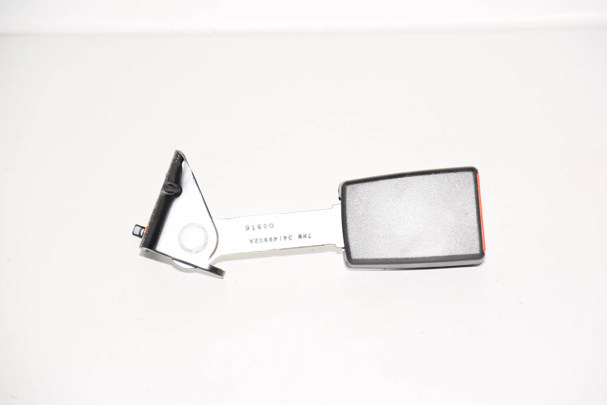 Rear Right Seat Buckle – OEM 7347726 · BMW i3 (I01) Hybrid 2017 – 2