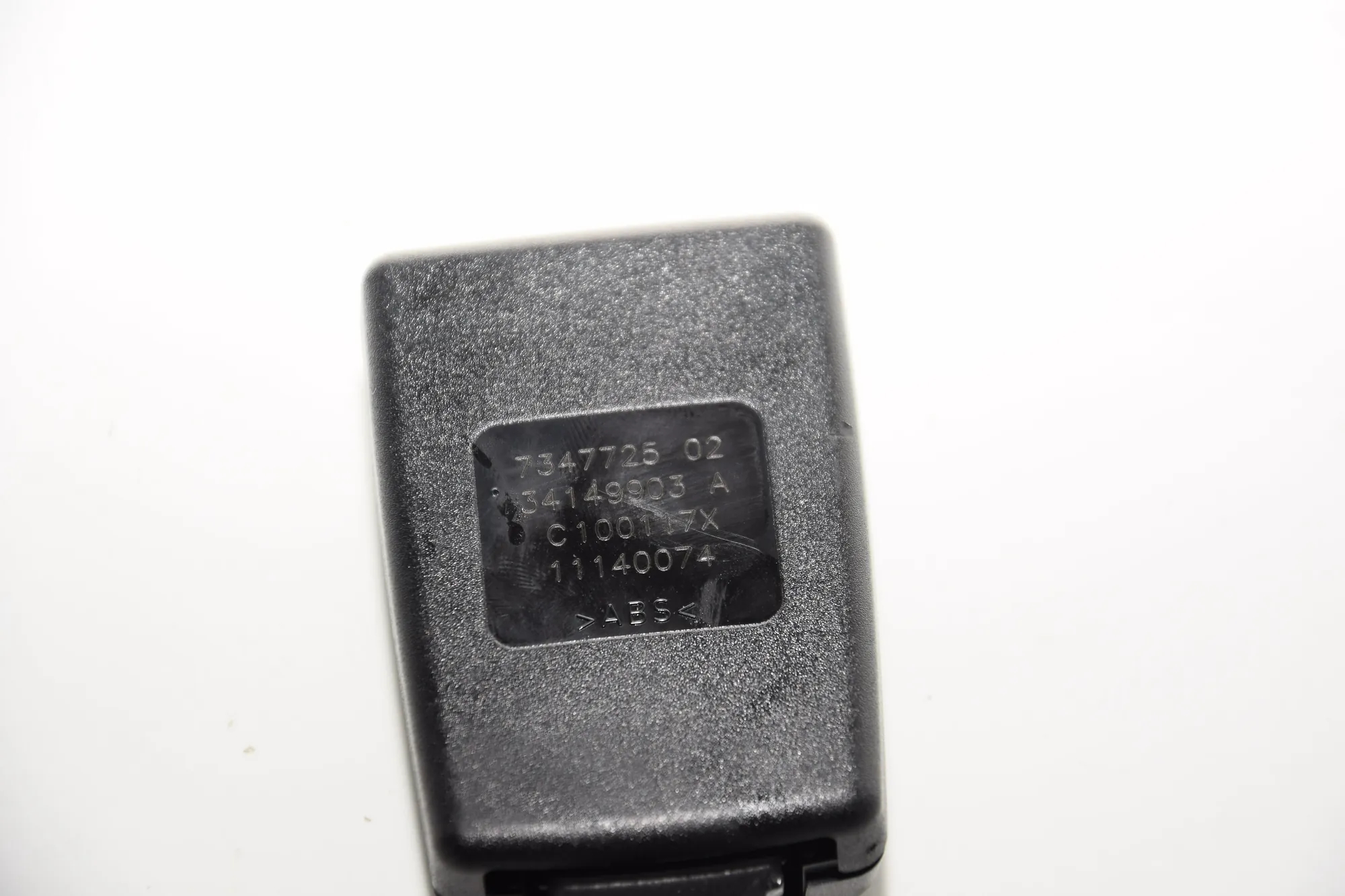 Rear Left Seat Buckle – OEM 7347725 · BMW i3 (I01) Hybrid 2017 – 4