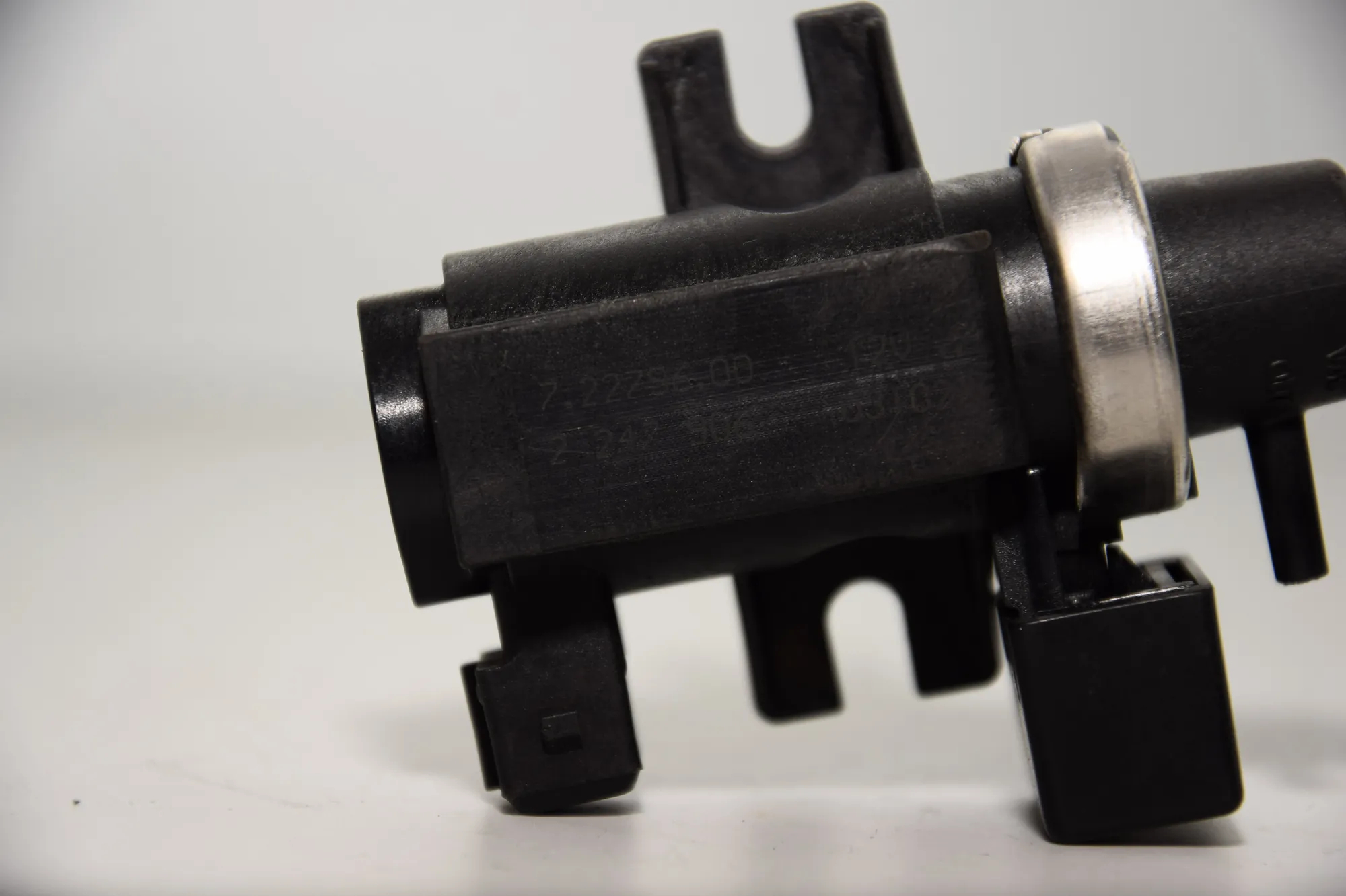 Solenoid Valve – OEM 2247906 · BMW 5 (E39) BMW 5 (E39) 530 d 2001 – 3