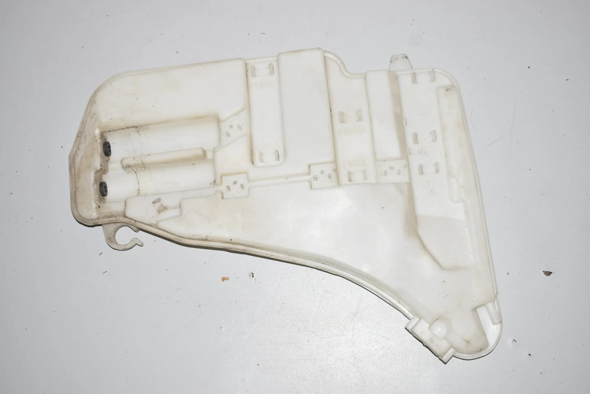 Window Washer Tank – OEM 7269663 · BMW 5 Touring (F11) BMW 5 Touring (F11) 2011