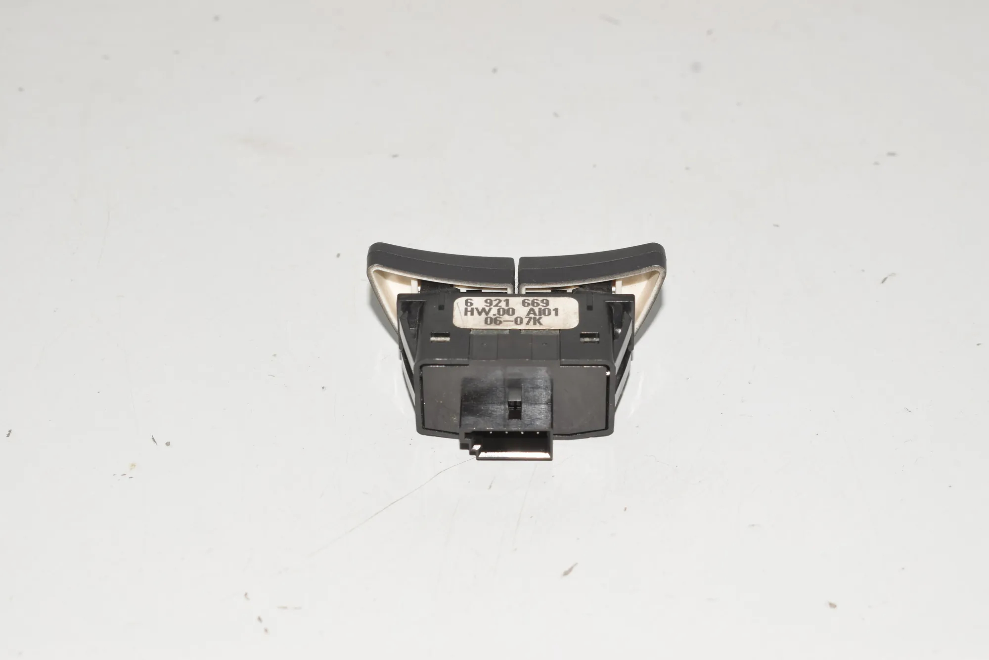 Switches – OEM 6921669 · BMW 5 (E60) BMW 5 (E60) 2007 – 3