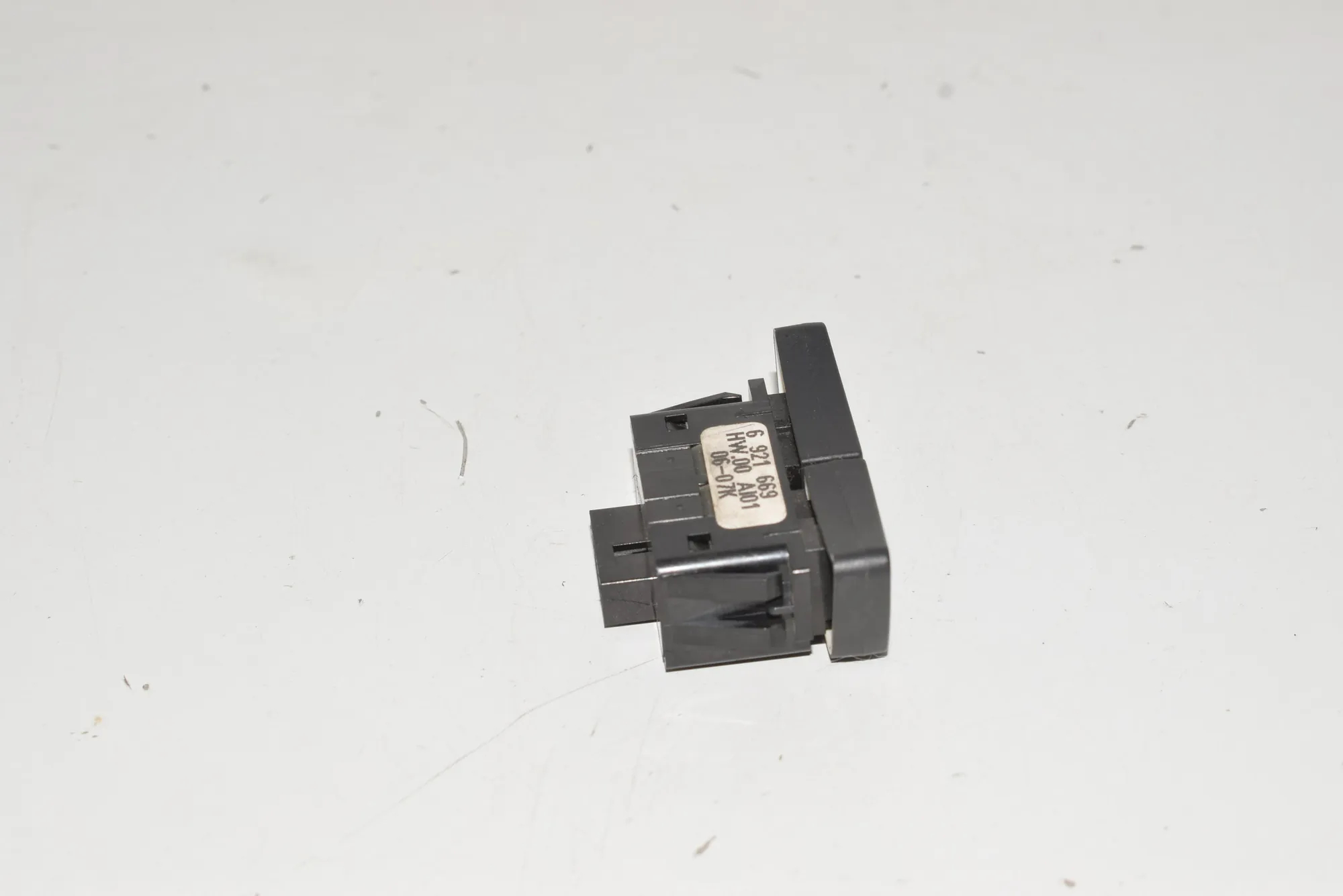 Switches – OEM 6921669 · BMW 5 (E60) BMW 5 (E60) 2007 – 4