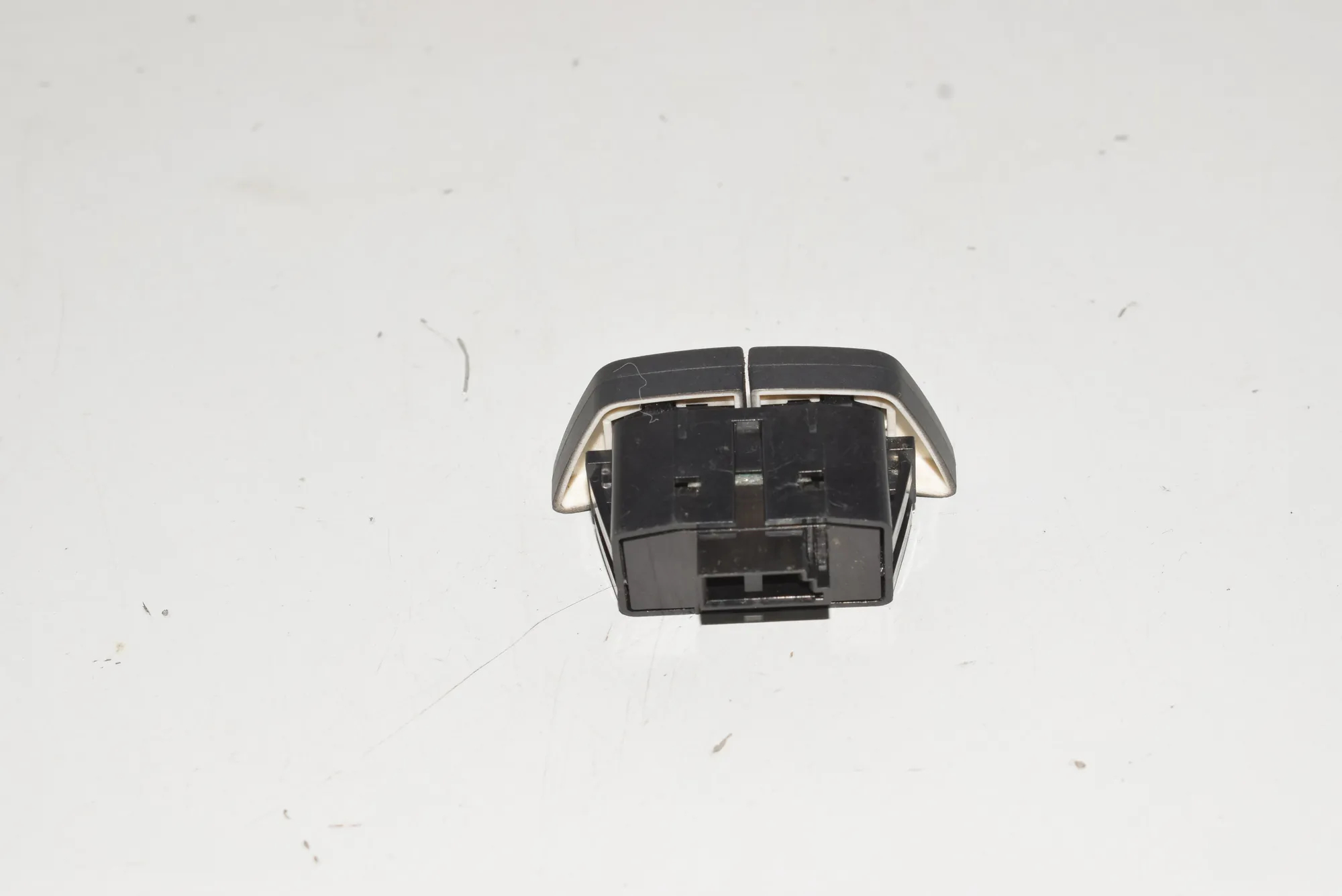 Switches – OEM 6921669 · BMW 5 (E60) BMW 5 (E60) 2007 – 5