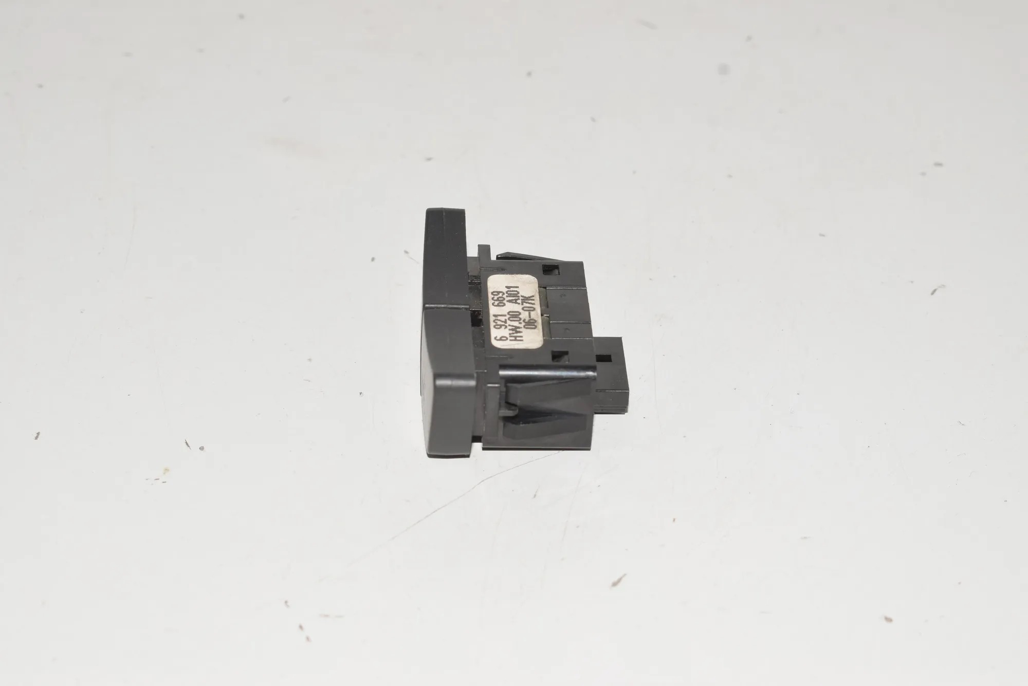 Switches – OEM 6921669 · BMW 5 (E60) BMW 5 (E60) 2007 – 2