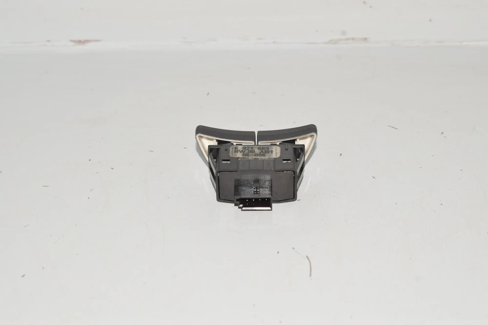 Switches – OEM 6921669 · BMW 5 (E60) BMW 5 (E60) 2007 – 3
