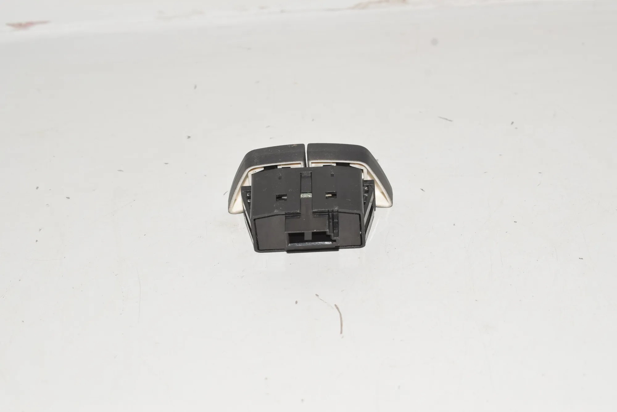Switches – OEM 6921669 · BMW 5 (E60) BMW 5 (E60) 2007 – 5