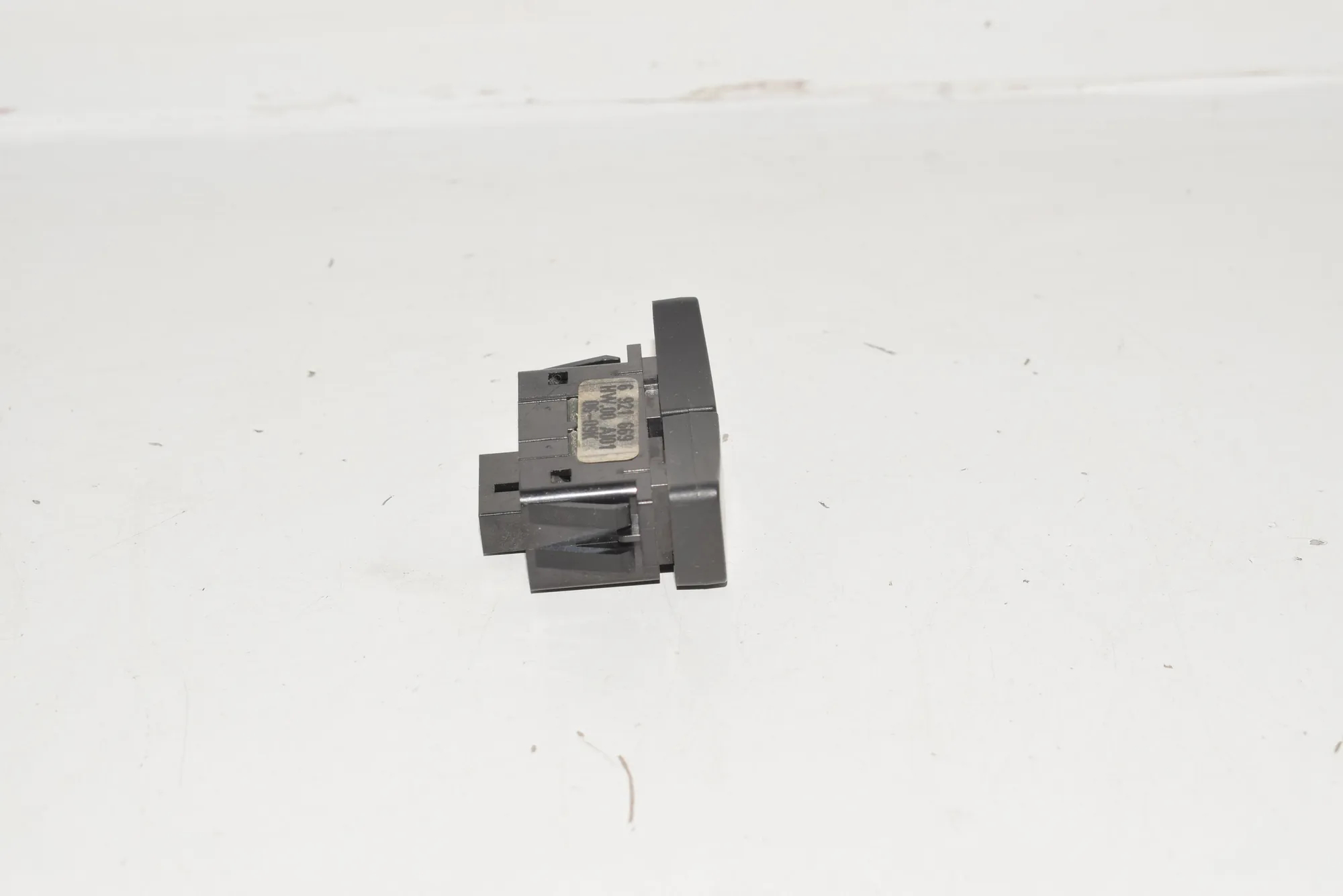Switches – OEM 6921669 · BMW 5 (E60) BMW 5 (E60) 2007 – 4