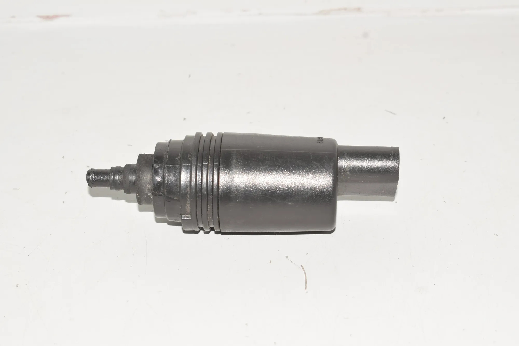 Washer Tank Motor – OEM 8377612 · BMW 7 (E38) BMW 7 (E38) 2000 – 2