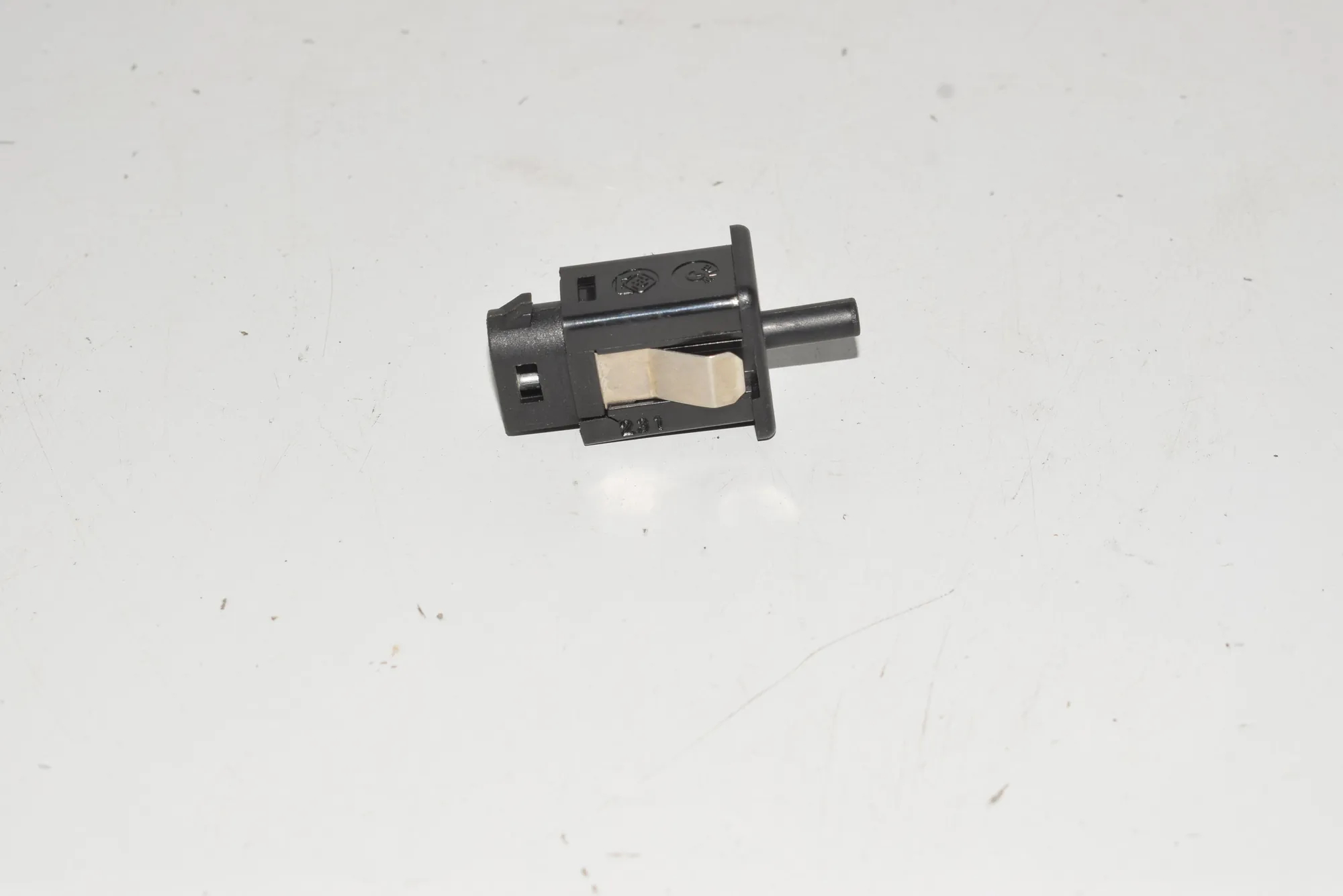 Switches – OEM 1388277 · BMW 5 (E39) BMW 5 (E39) 2003 – 4