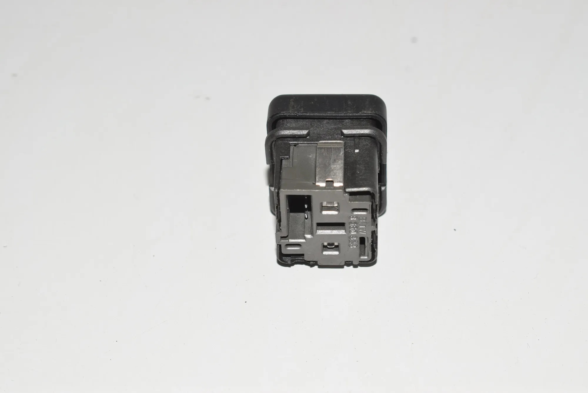 Switches – OEM 8360828 · BMW 5 (E39) BMW 5 (E39) 2001 – 3