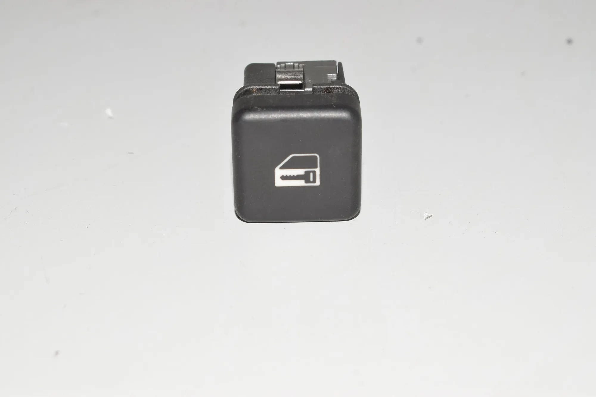 Switches – OEM 8360828 · BMW 5 (E39) BMW 5 (E39) 2001