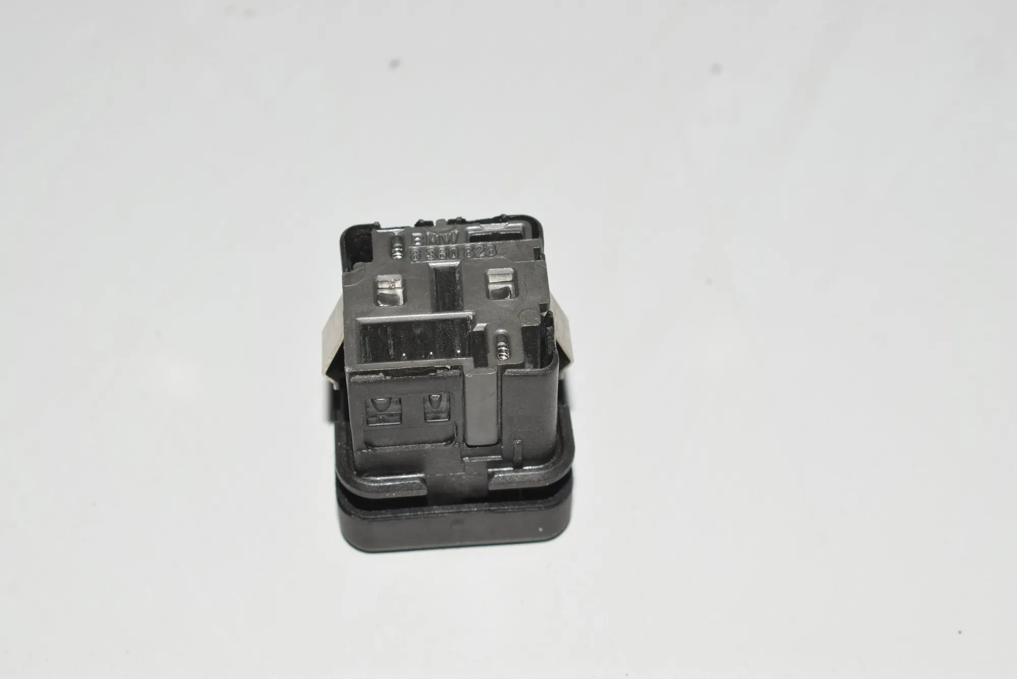 Switches – OEM 8360828 · BMW 5 (E39) BMW 5 (E39) 2001 – 4