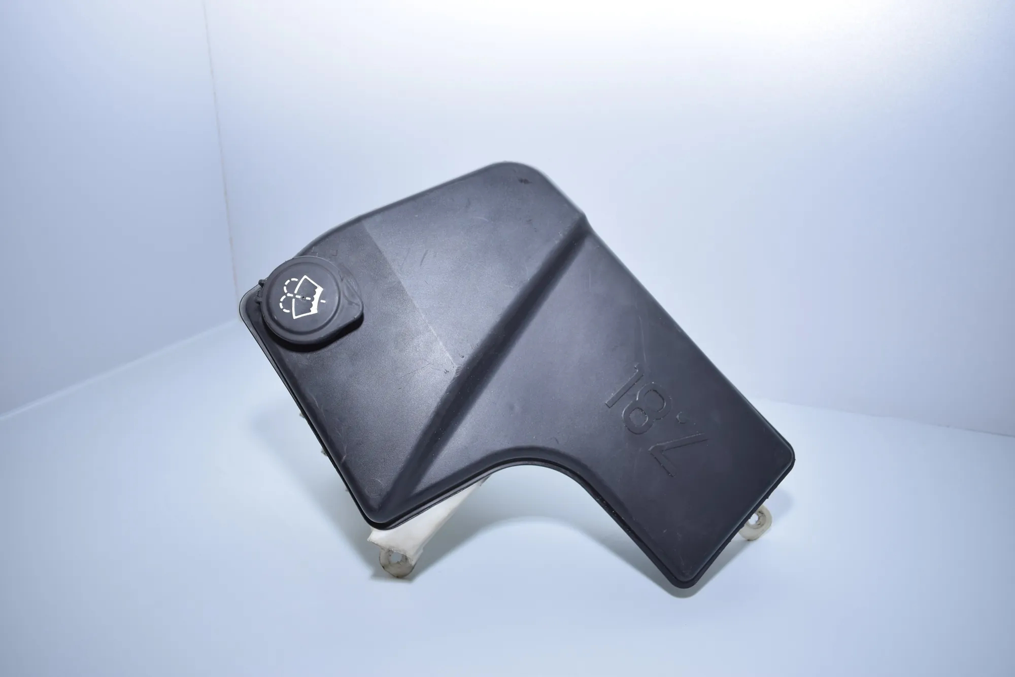 Window Washer Tank – OEM 8252738 · BMW X5 (E53) 3.0 d 2001 – 4