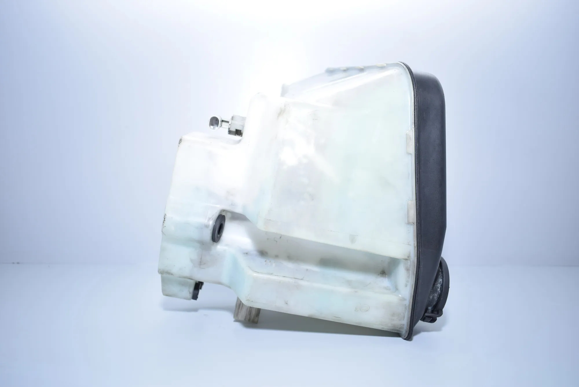 Window Washer Tank – OEM 8252738 · BMW X5 (E53) 3.0 d 2001 – 3