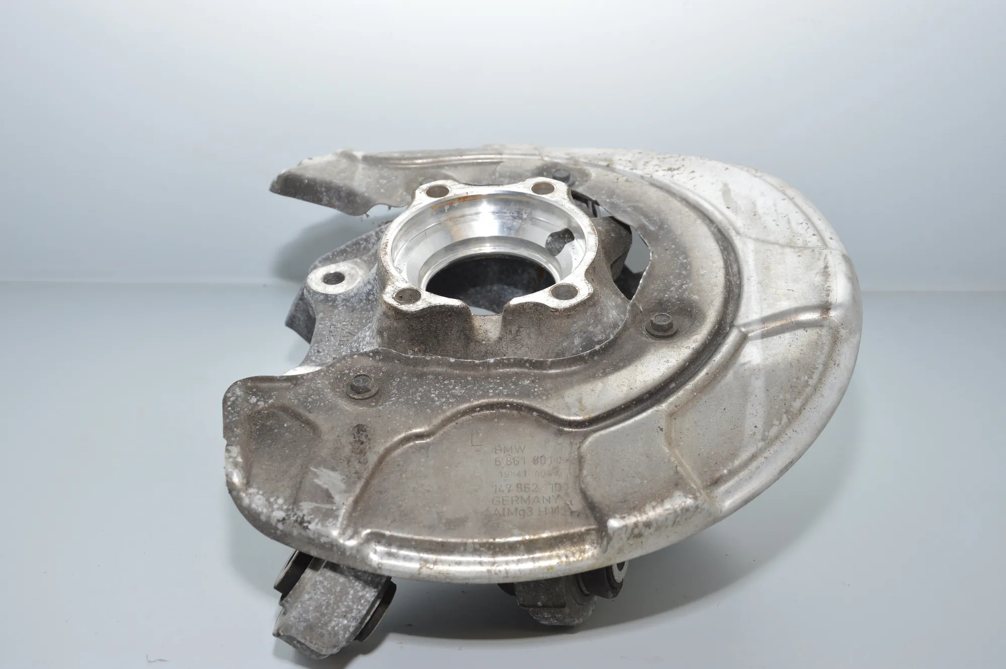 Rear Left Wheel Hub Spindle – OEM 6861801 · BMW 7 (G11, G12) BMW 7 (G11, G12) 2015