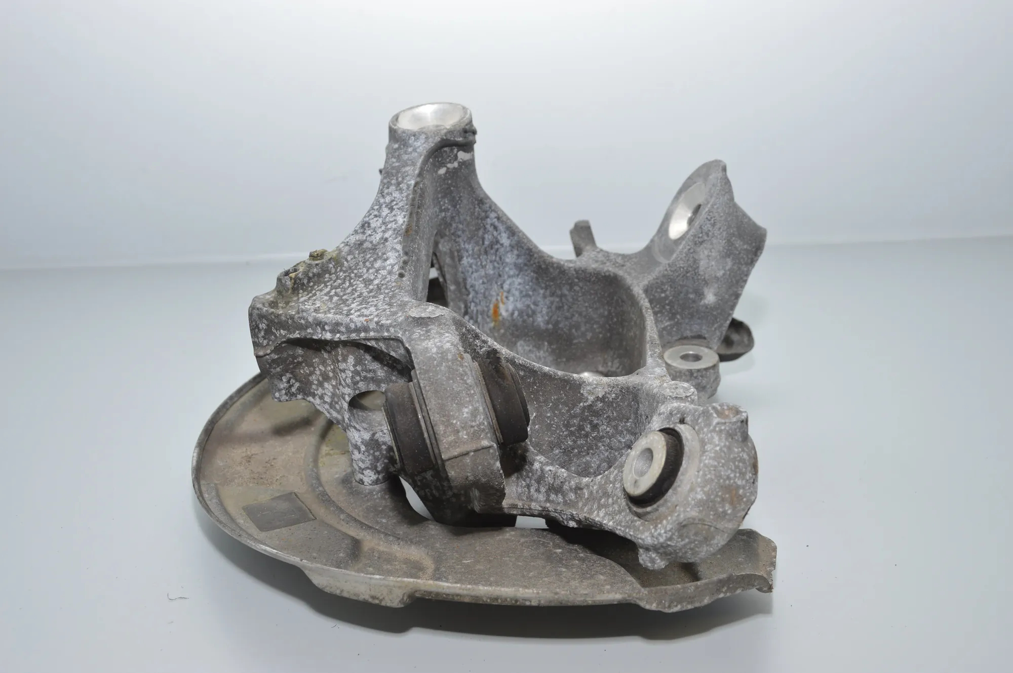 Rear Left Wheel Hub Spindle – OEM 6861801 · BMW 7 (G11, G12) BMW 7 (G11, G12) 2015 – 3