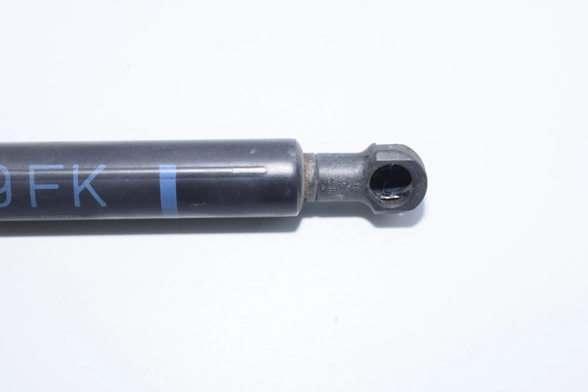 Front Right Bonnet Strut – OEM 8174866 · BMW 5 Touring (E39) 530 d 2002 – 4