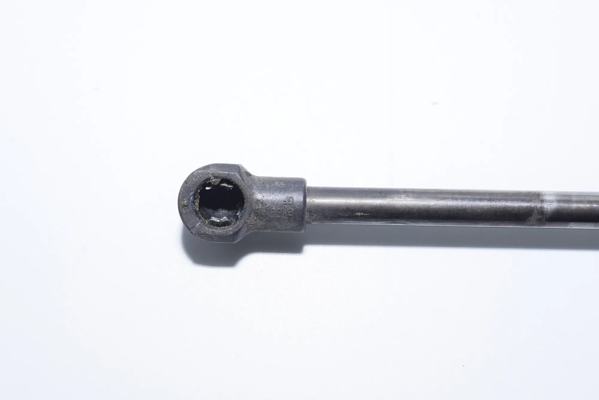 Front Right Bonnet Strut – OEM 8174866 · BMW 5 Touring (E39) 530 d 2002 – 3